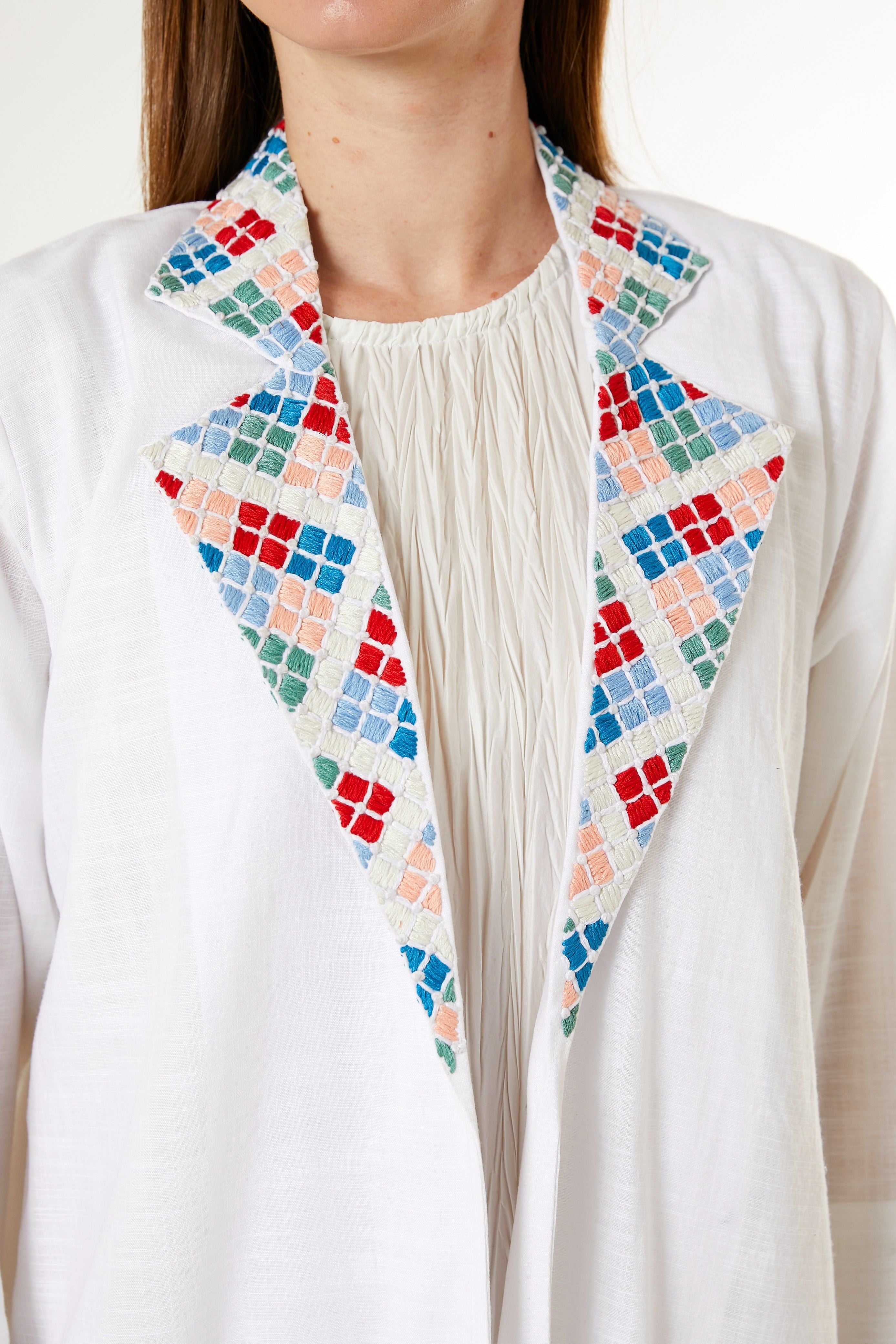 MOiSTREET White Barbie Crepe Embroidered Abaya