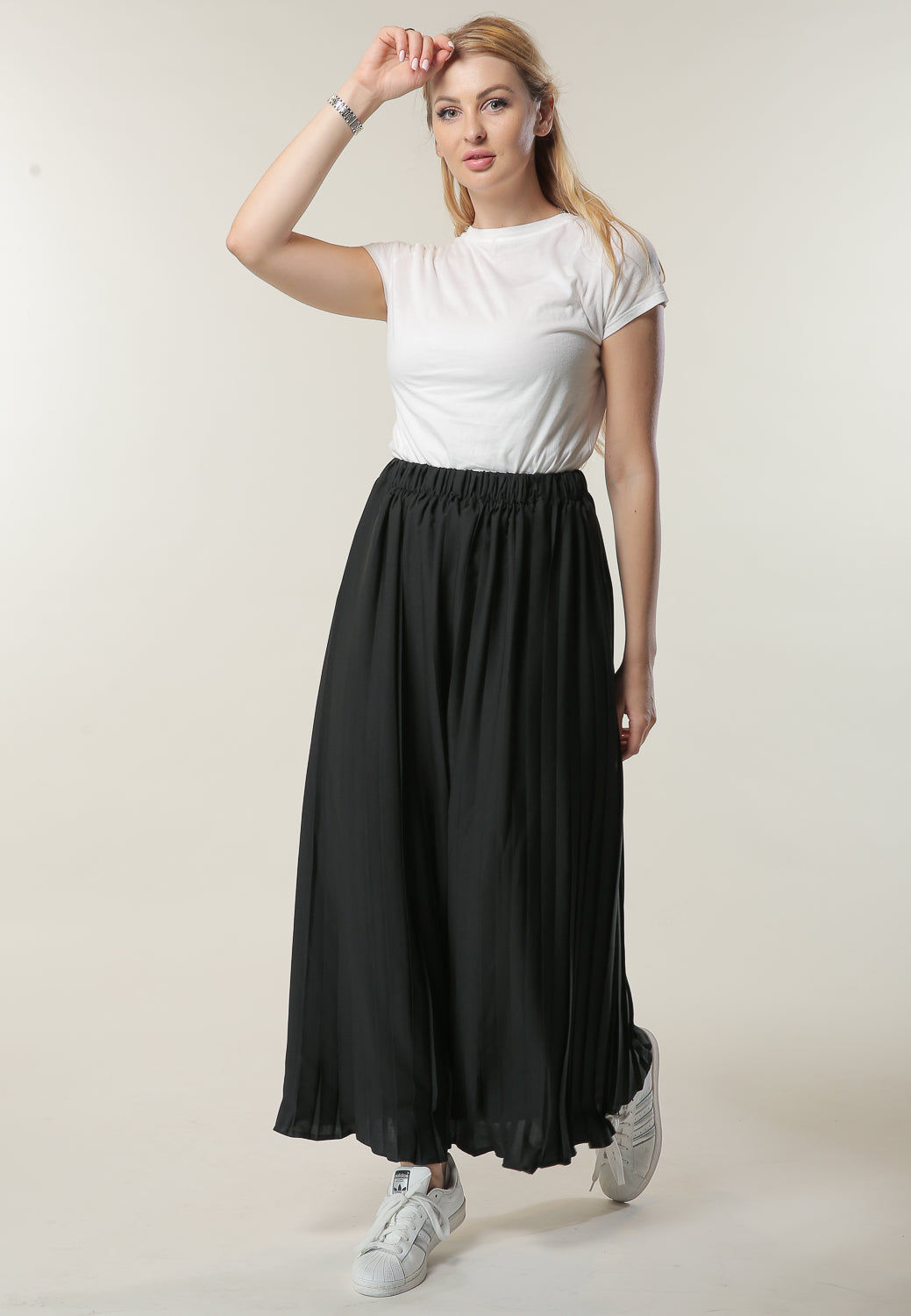 MOiSTREET Long Pleated Black Skirt