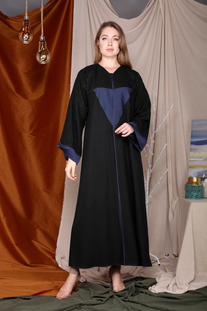 MOiSTREET Triangular heart with Piping Abaya