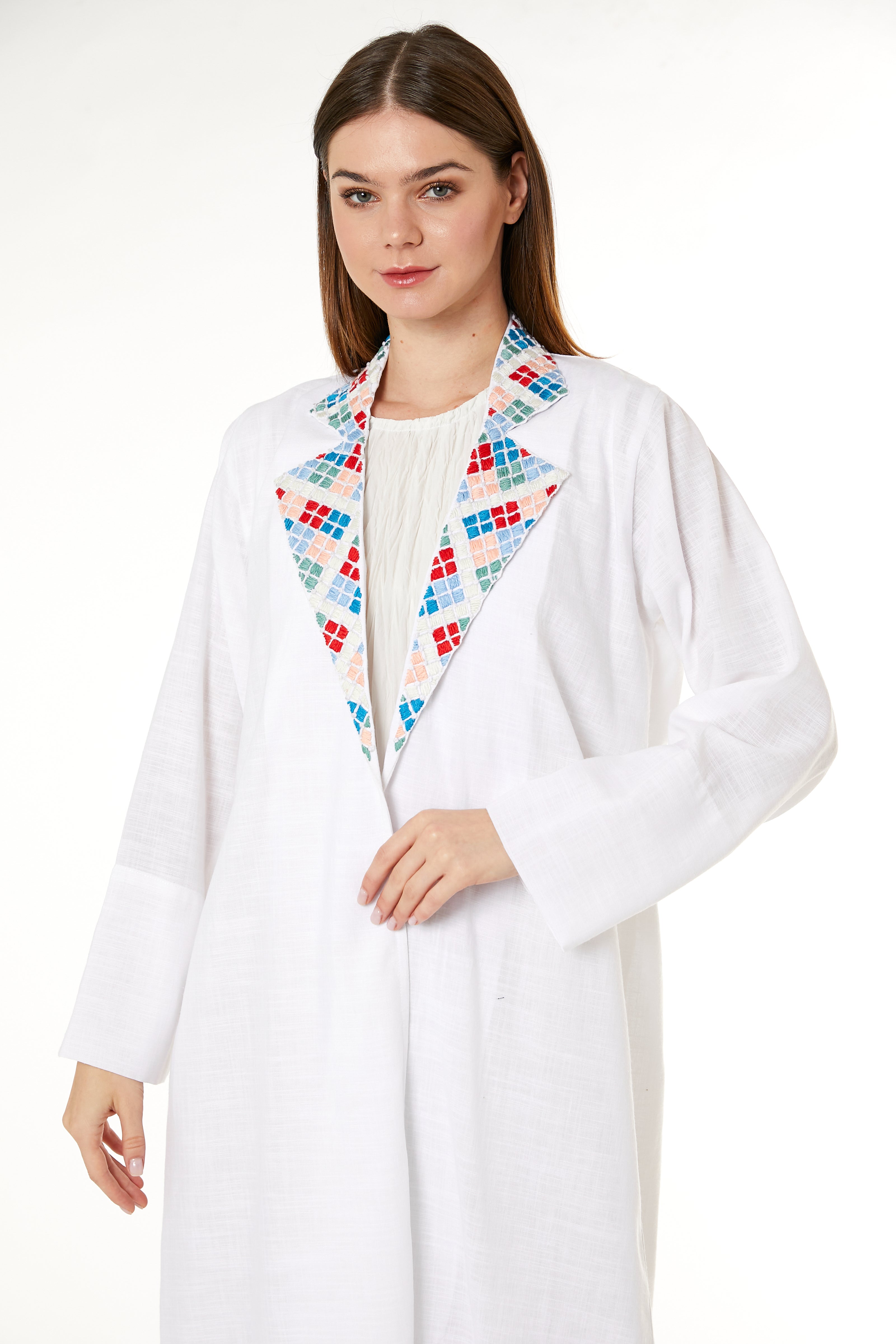 MOiSTREET White Barbie Crepe Embroidered Abaya