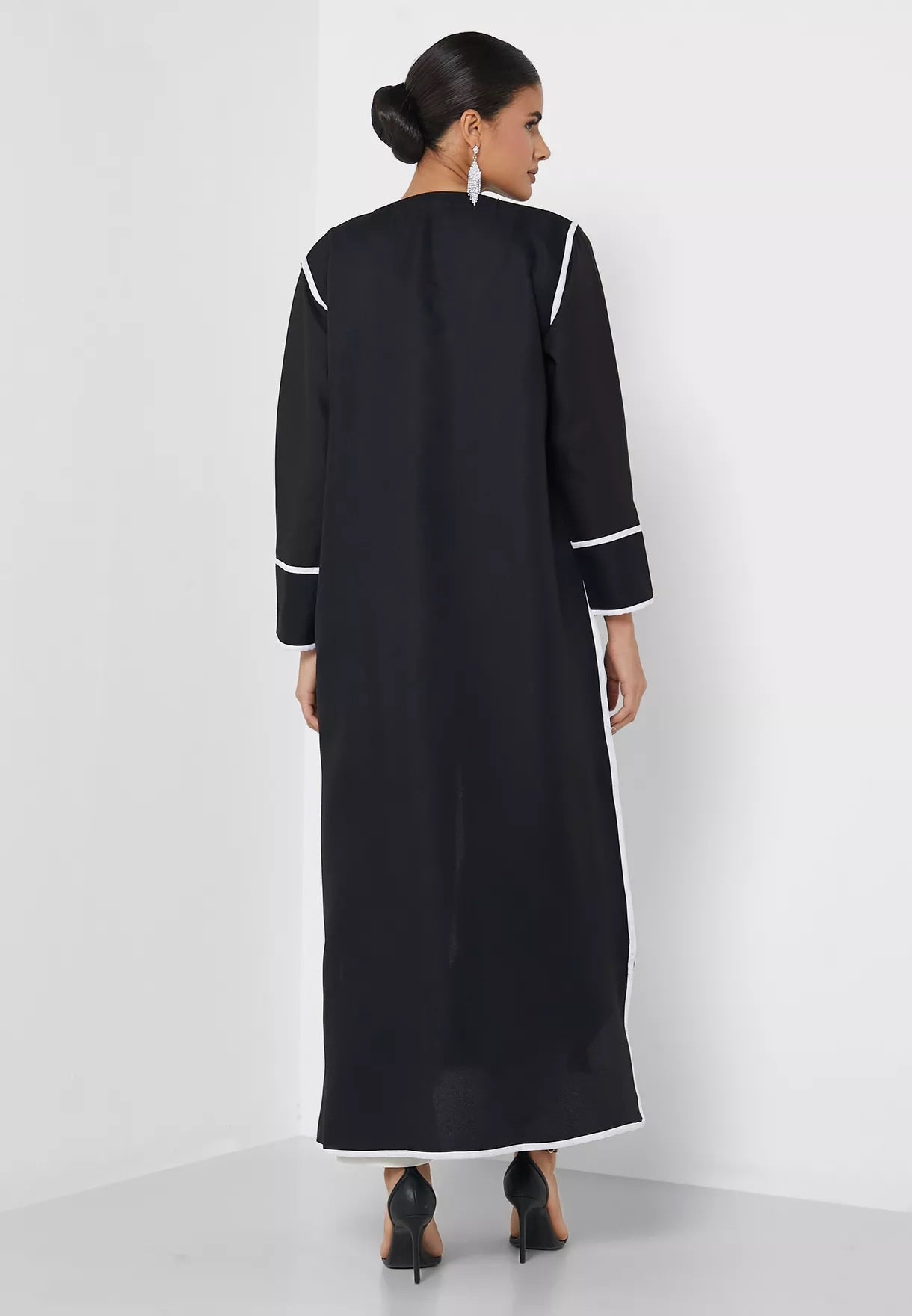MOiSTREET Stripe Detail Black Abaya
