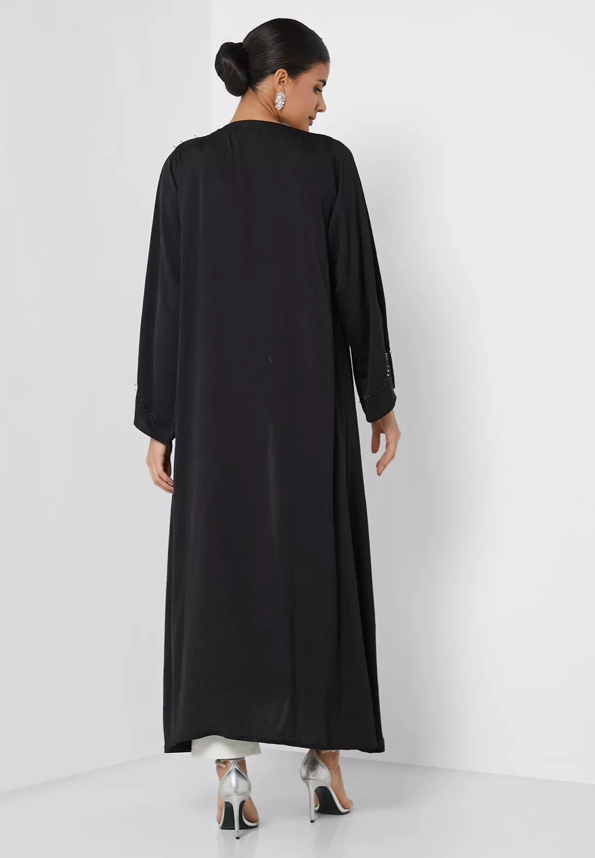 MOiSTREET Classic  Harir Maqsood Abaya With Handwork