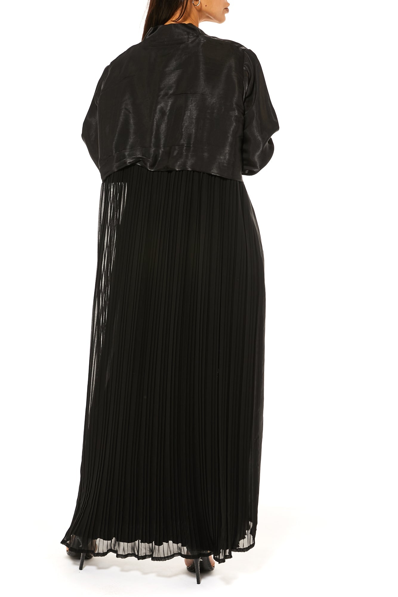 Black Abaya Set With Pleated Detailing. Comes With Pleated Underdress