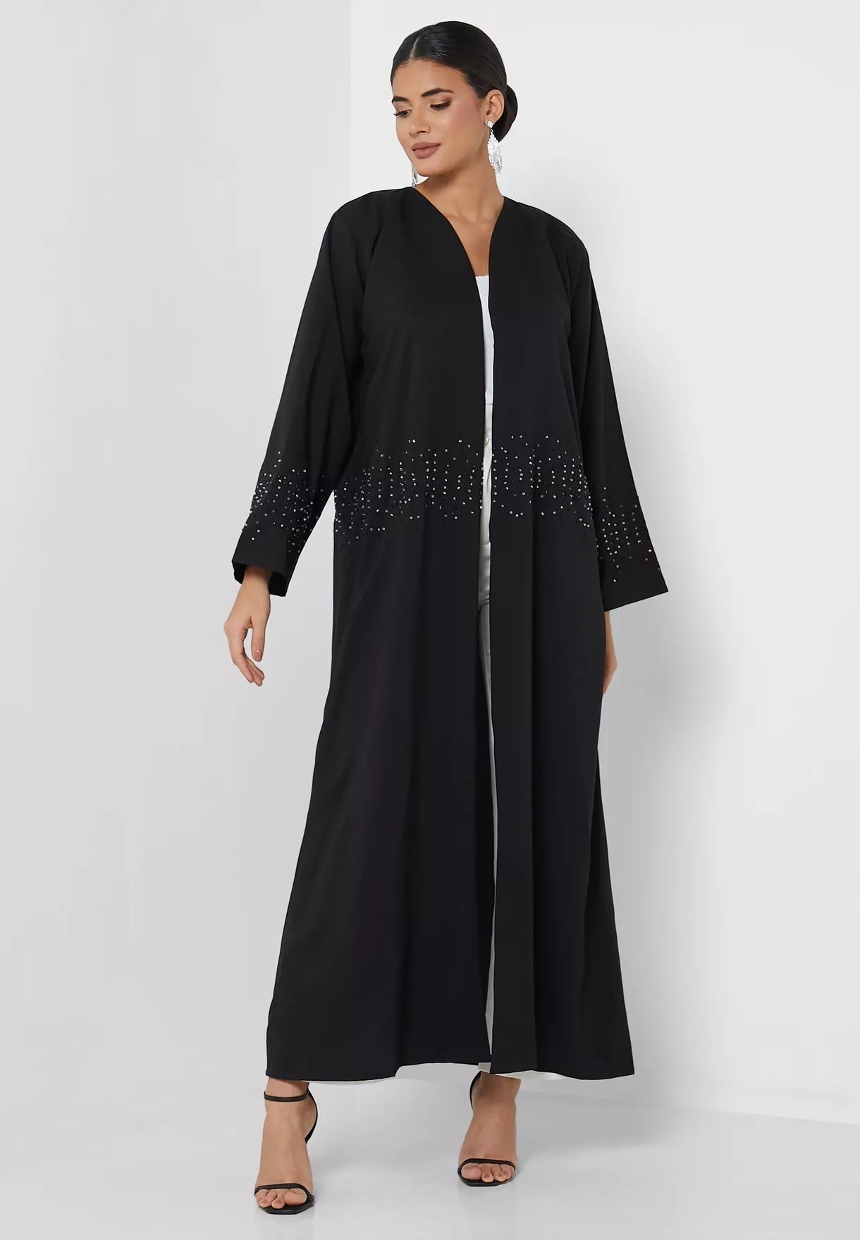 MOiSTREET Classic Crepe Embroidered Abaya