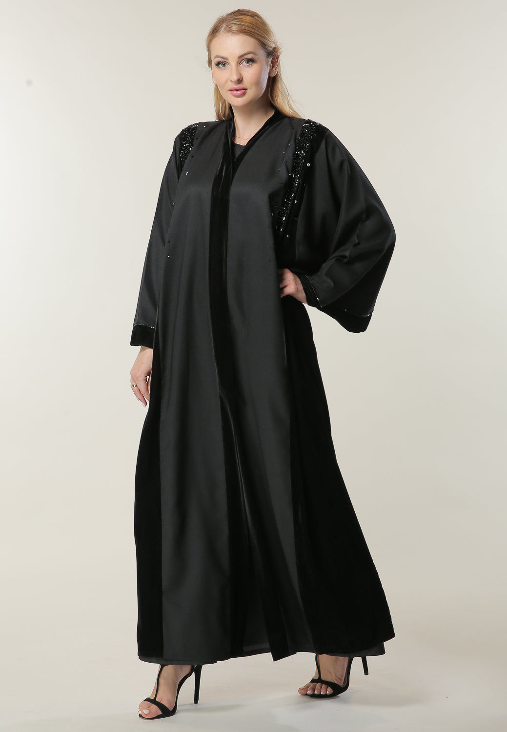 MOiSTREET Abstract Handwork Abaya