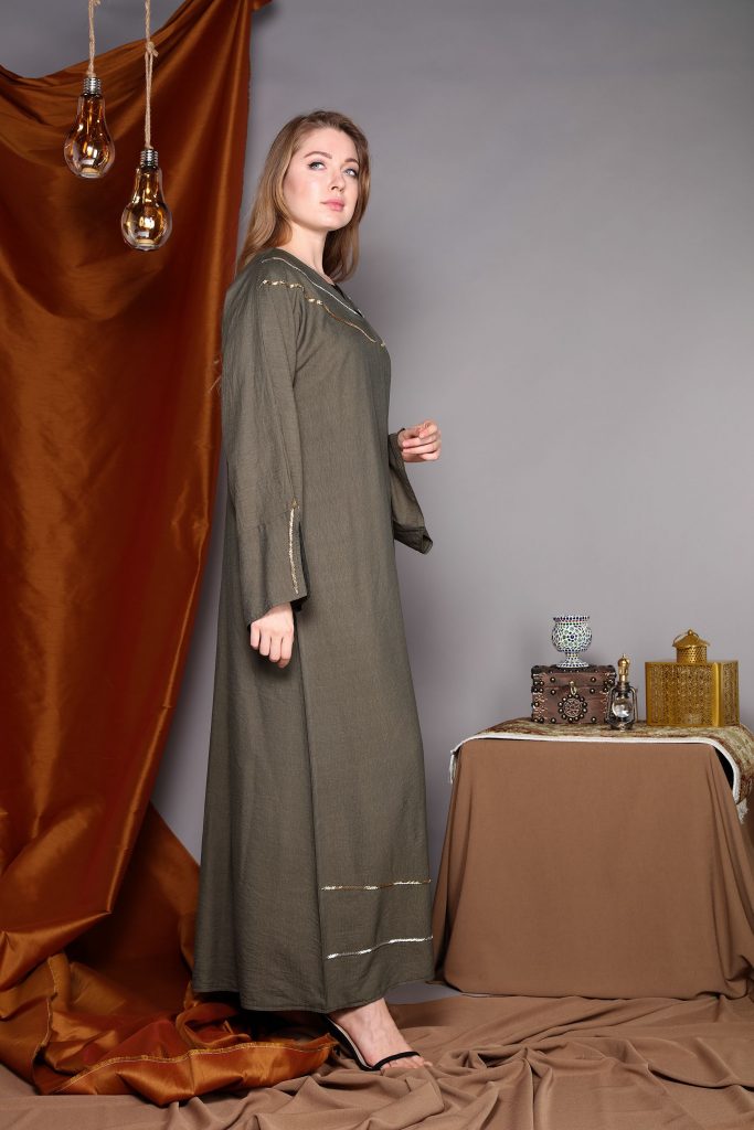 MOiSTREET V-Neck Green Embroidery Abaya