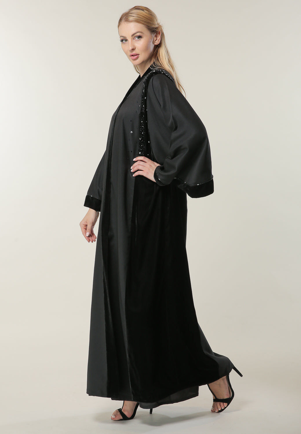 MOiSTREET Abstract Handwork Abaya