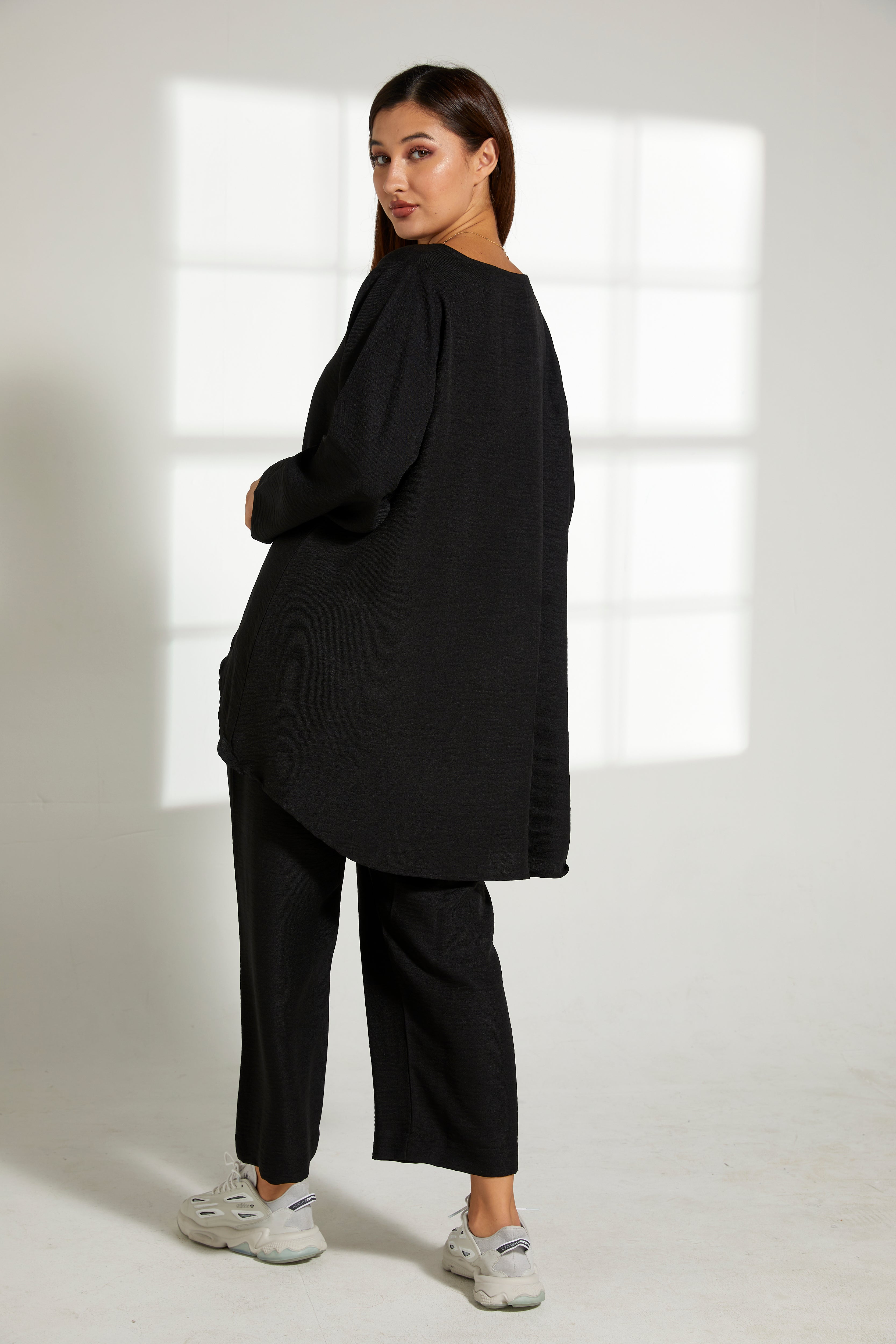 MOiSTREET Black CEY Mélange Fabric Top And Pants Set