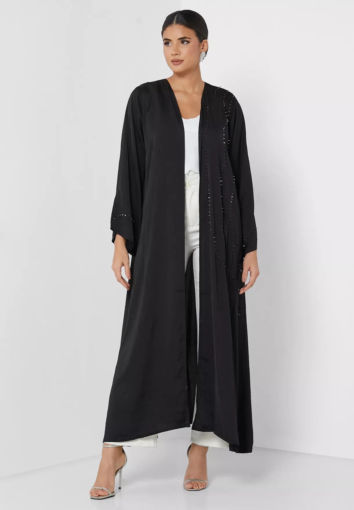 MOiSTREET Classic  Harir Maqsood Abaya With Handwork