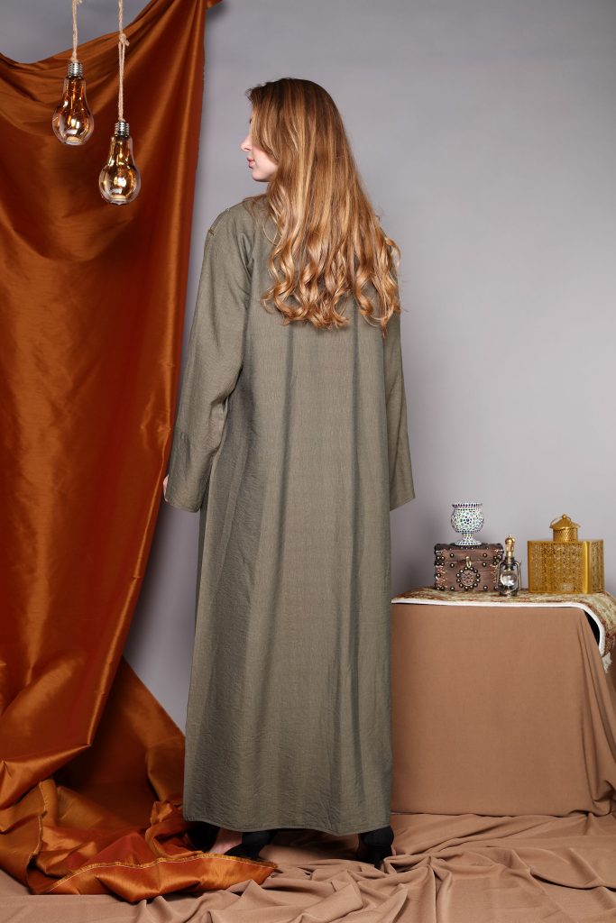 MOiSTREET V-Neck Green Embroidery Abaya