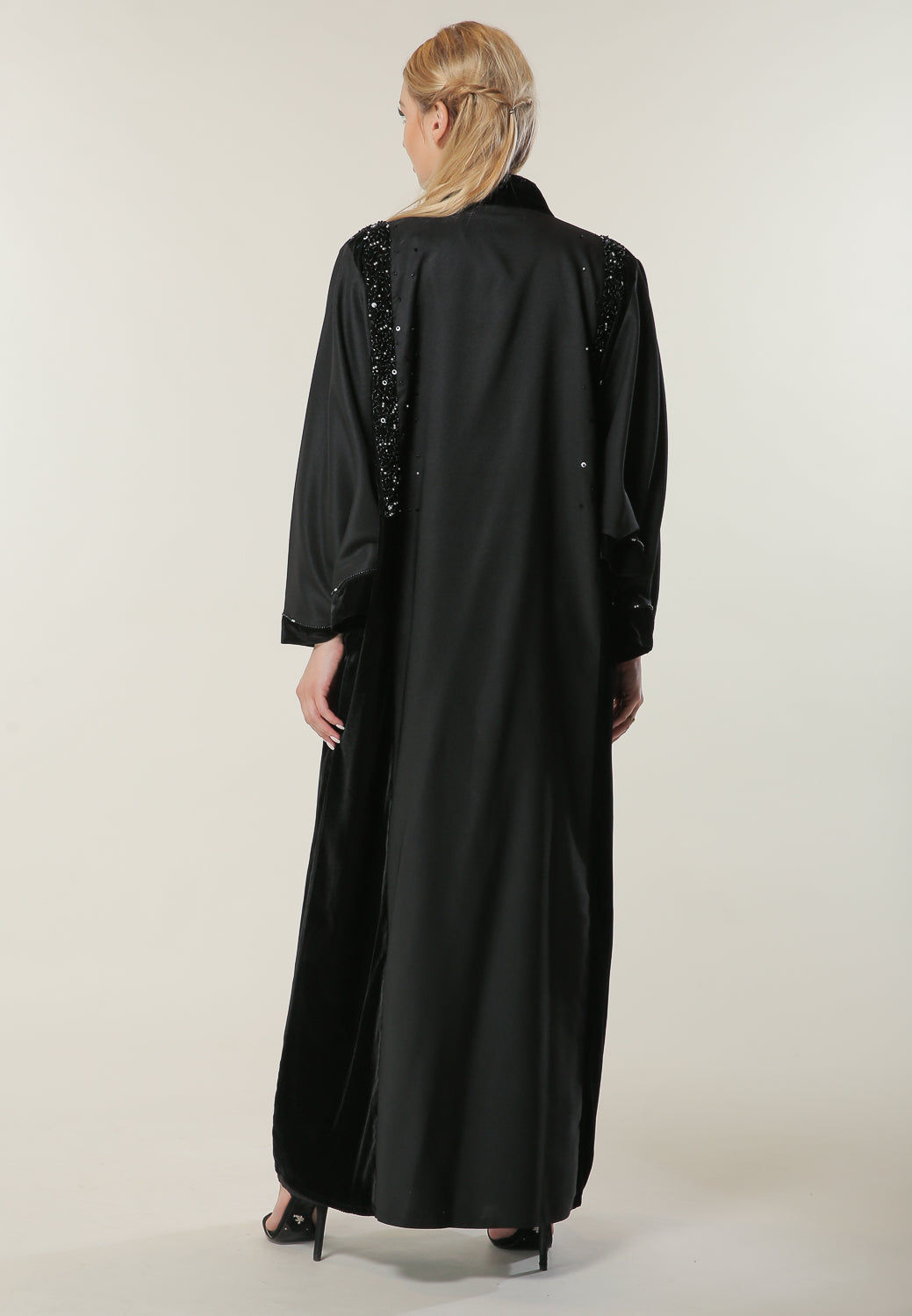 MOiSTREET Abstract Handwork Abaya