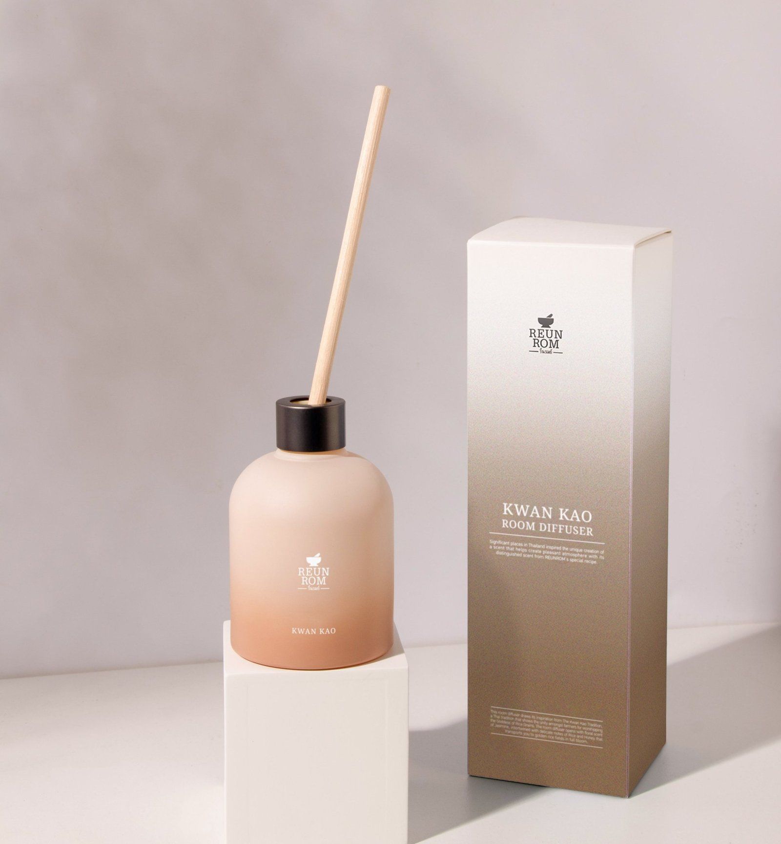 موزع عطر للغرفة سعة 200 مل من Reunrom Kwan Kao