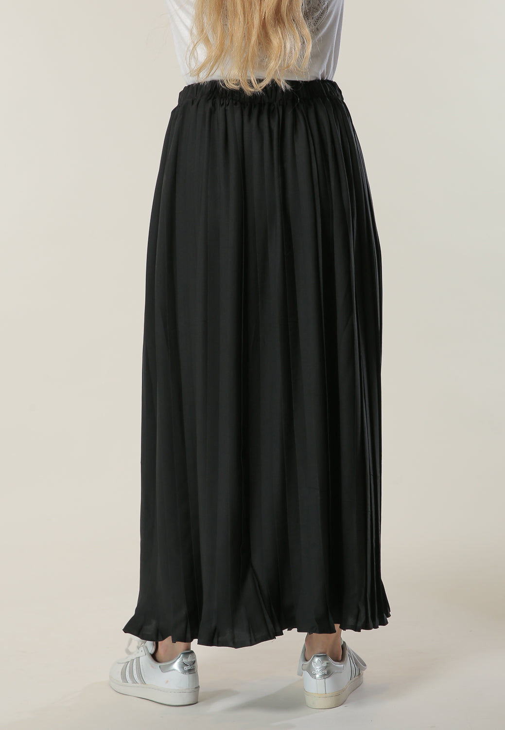 MOiSTREET Long Pleated Black Skirt