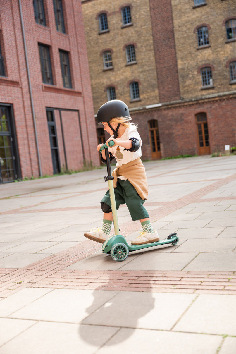 Scoot & Ride Highwaykick 3S LED Forest