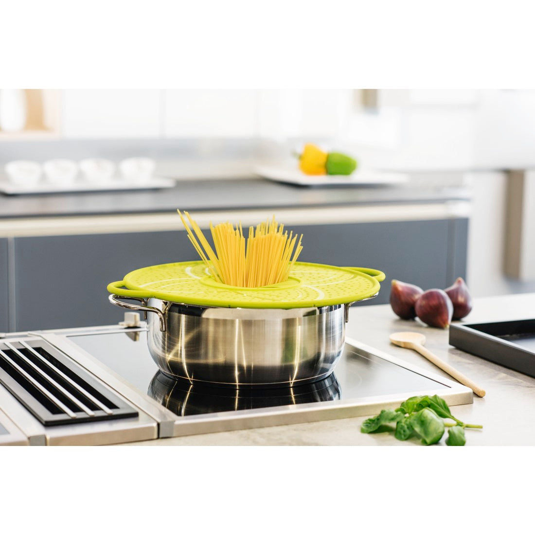 XAVAX 111558 Boil Over Safeguard, made of silicone, round, 21 cm, green