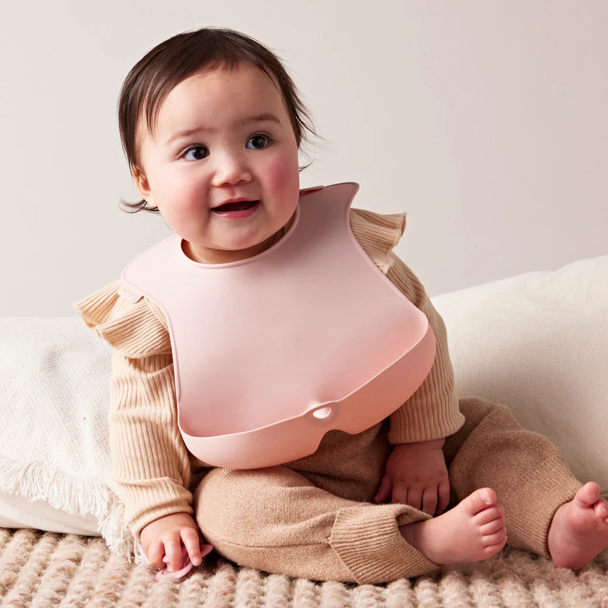 b.box Silicone Travel Bib-blush