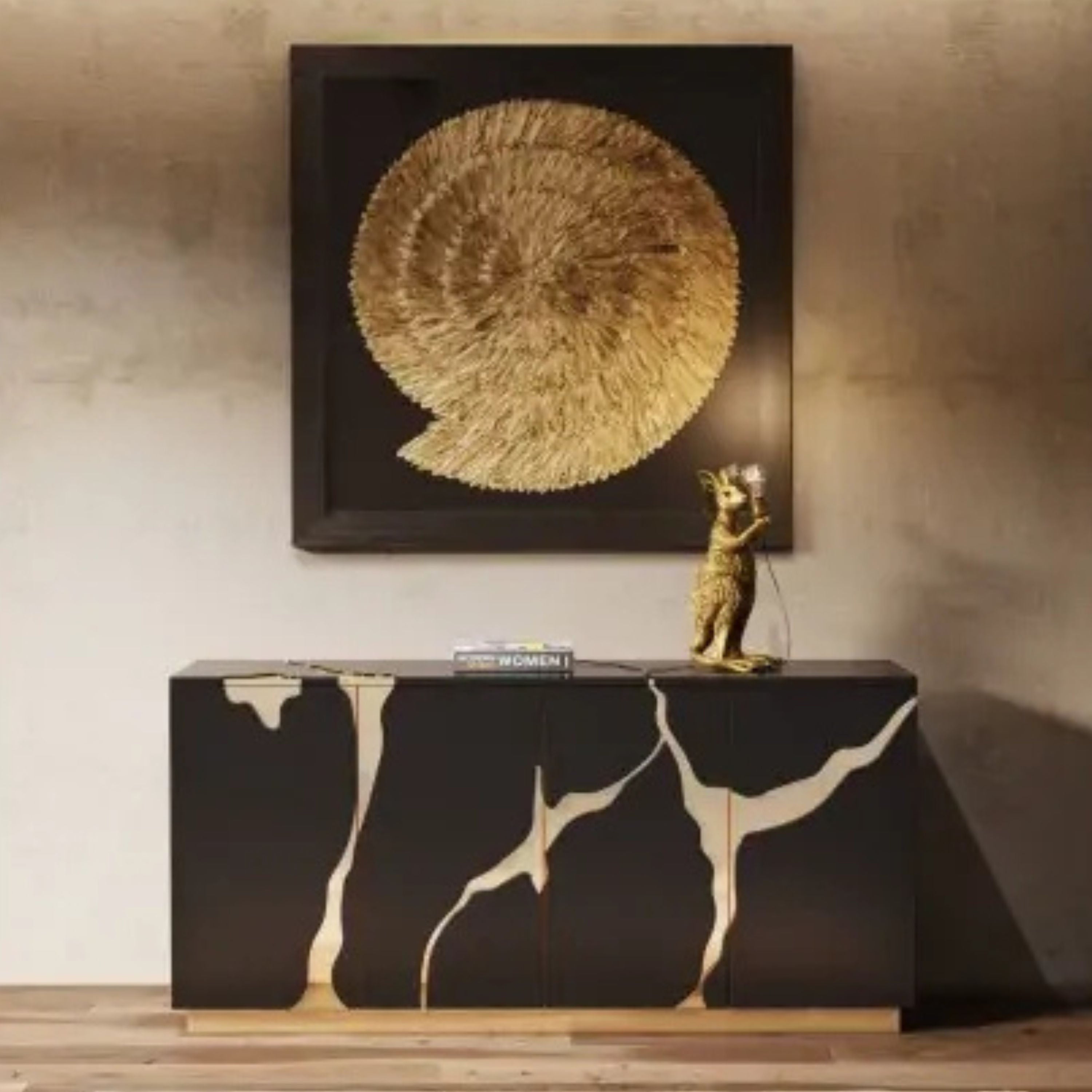 خزانة جانبية متصدعة