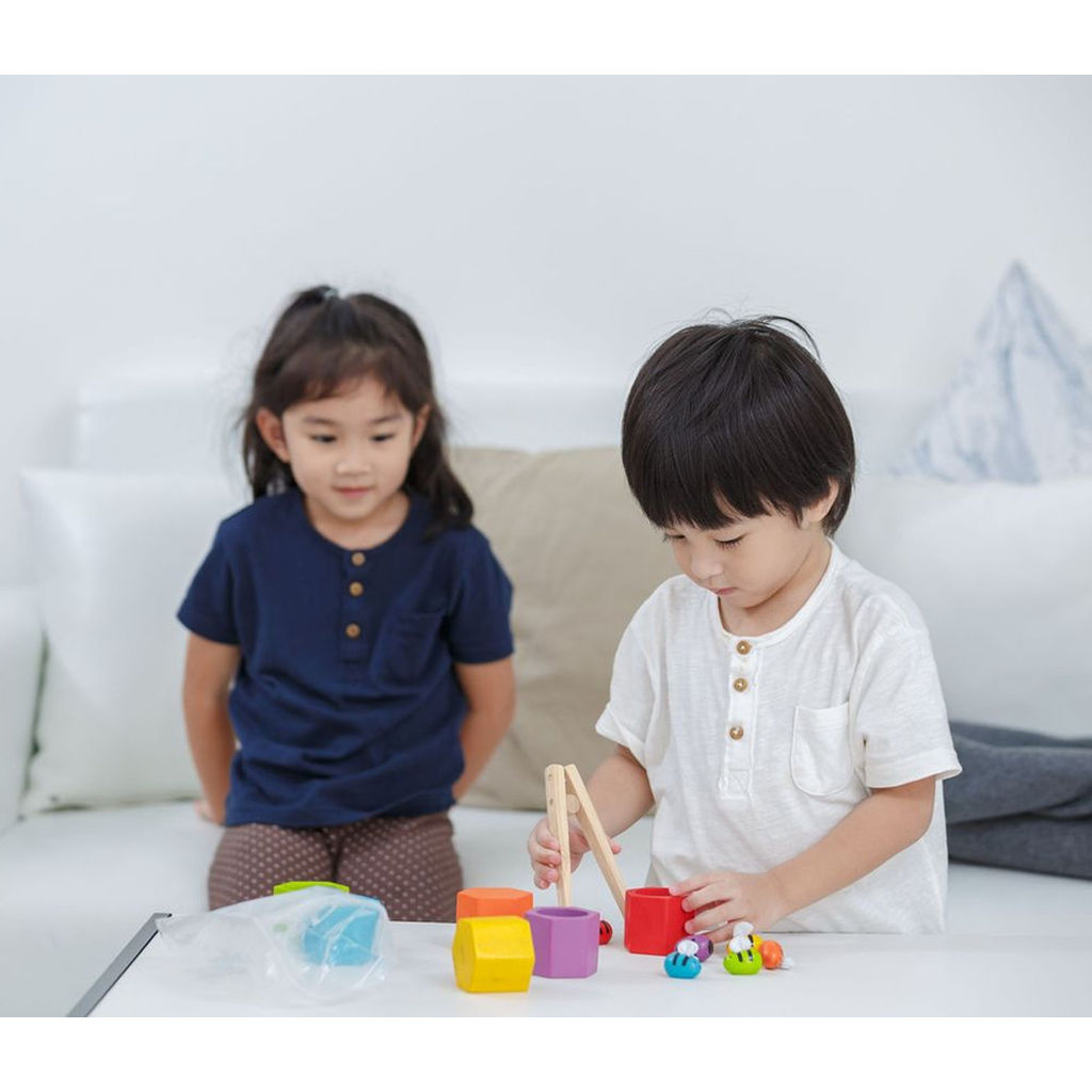 خلايا النحل من PlanToys — لعبة خشبية لتنمية المهارات الحركية الدقيقة