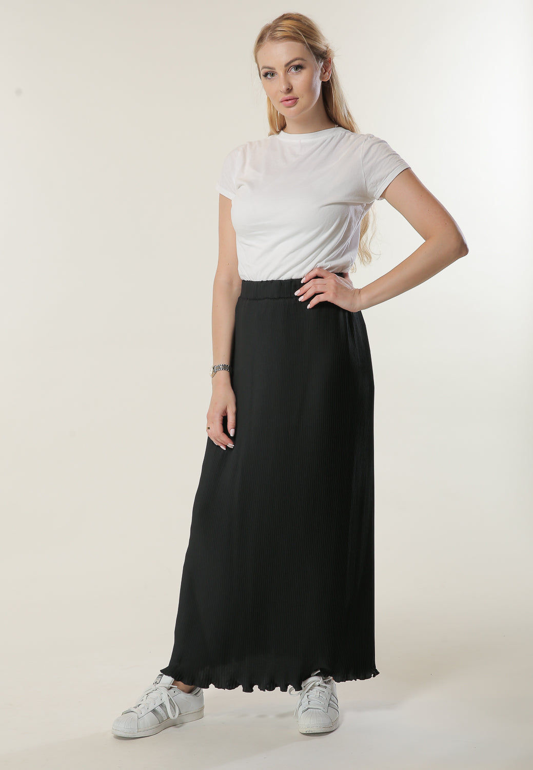 MOiSTREET Black Pleated Skirt