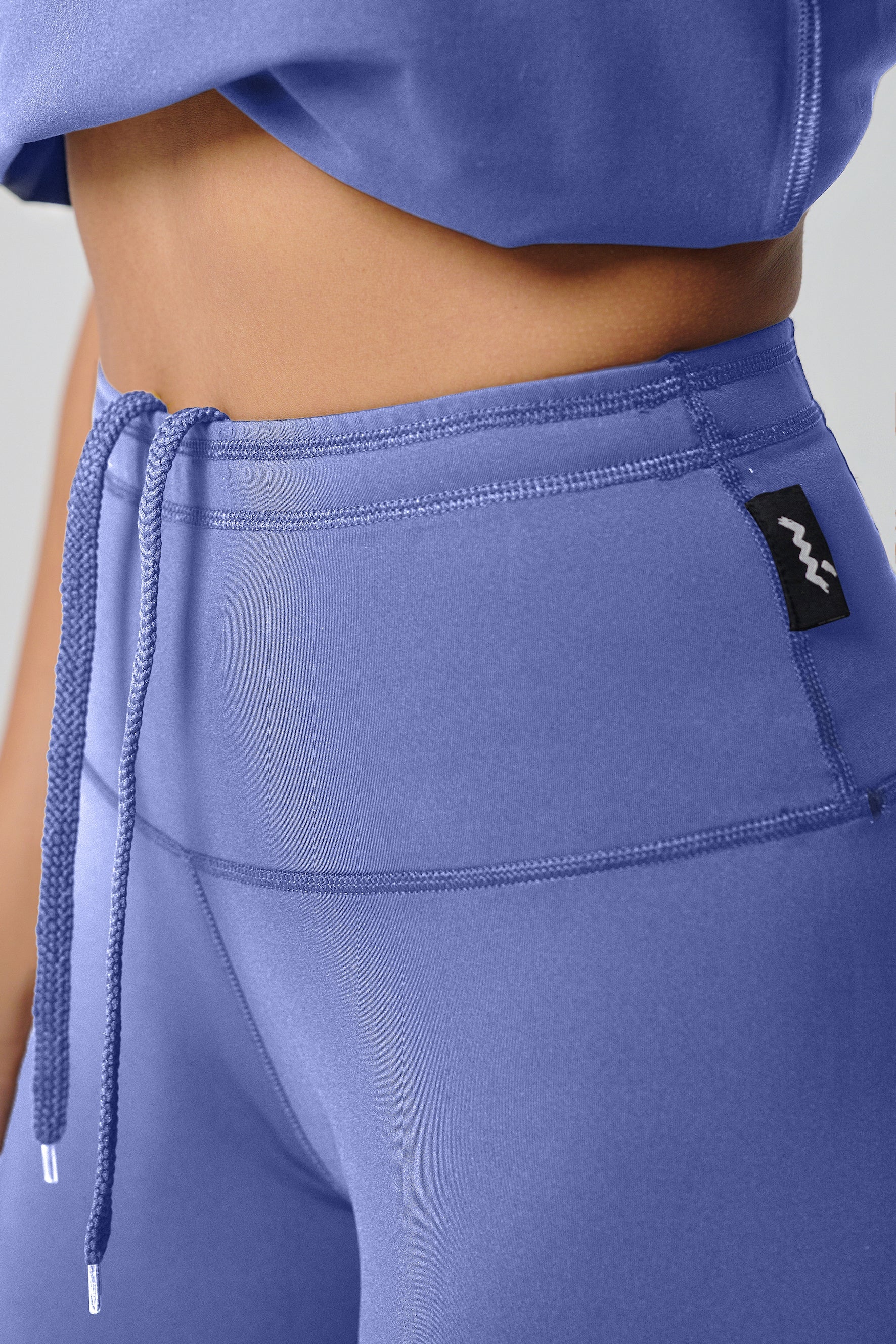 بنطال ضيق كلاسيكي للنساء من MULU - أزرق فاتح