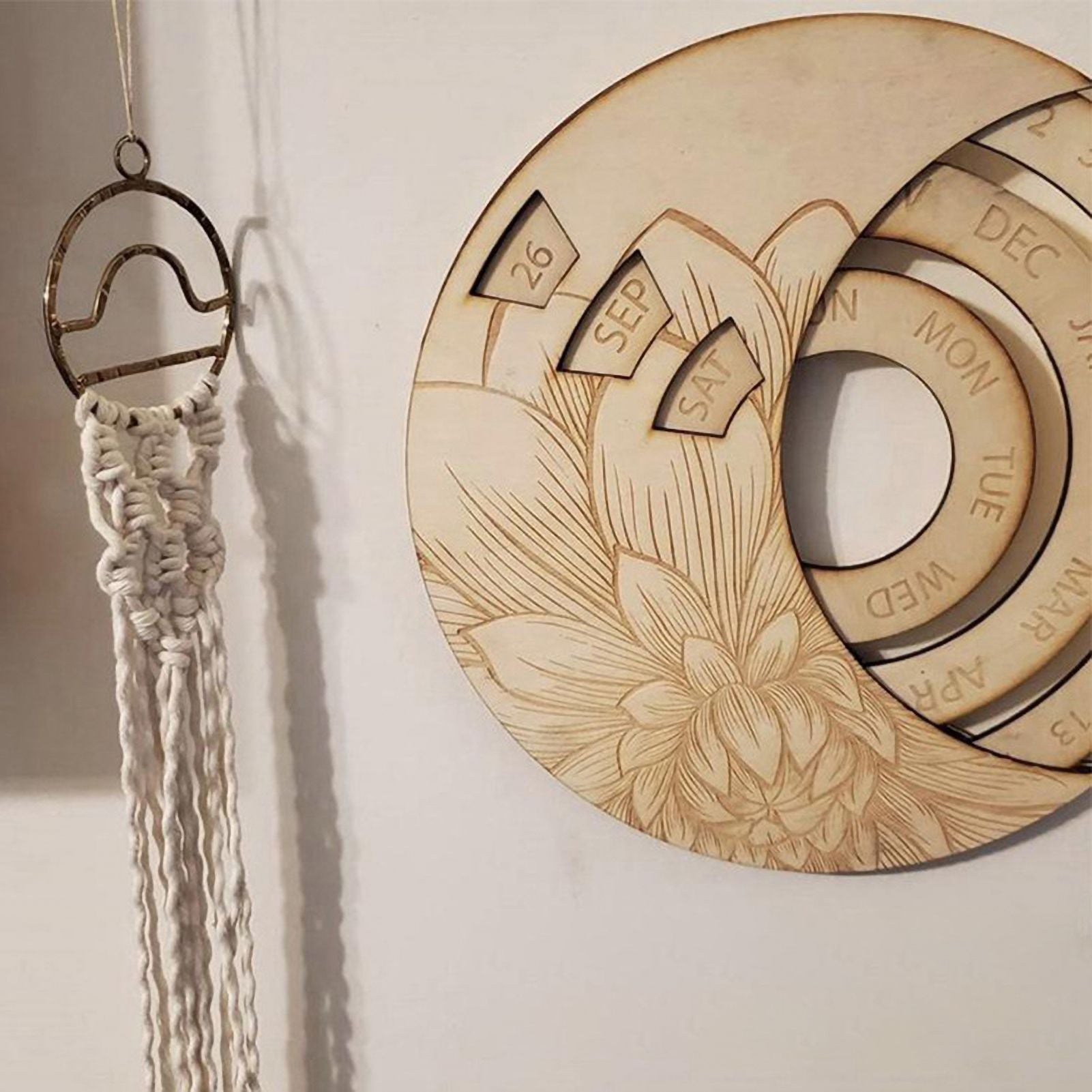 Round Moon Wooden Perpetual Wall Hanging Calendar Birthday Reminder Home Ornament