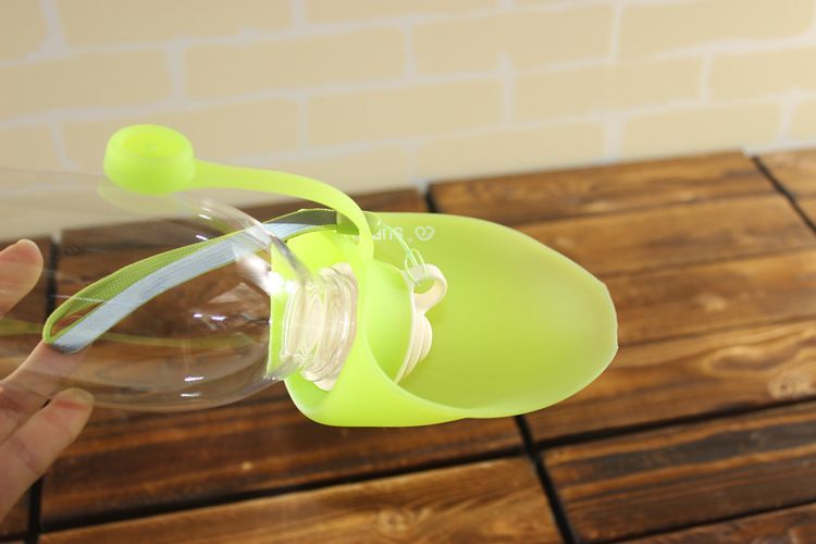 580ml Dog Water Bottle Silicone Leaf Design Pet Water Dispenser