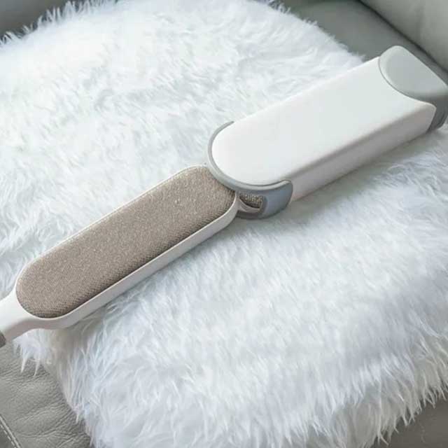 Sticky Brush for Cat Hair & Dandruff Removal – Effective Pet Grooming Tool for Clean & Healthy Fur