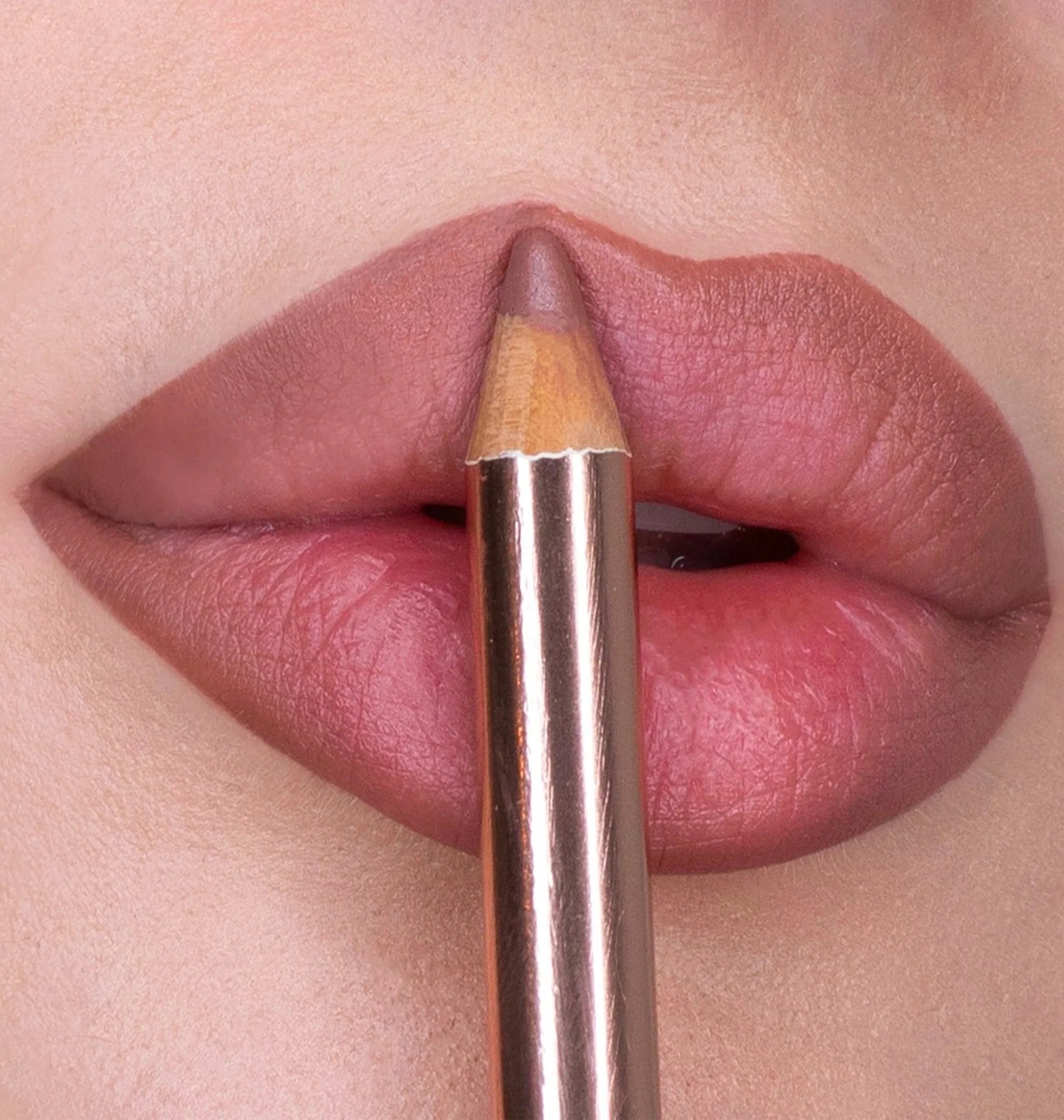 Lip Kit - Kiss Essential