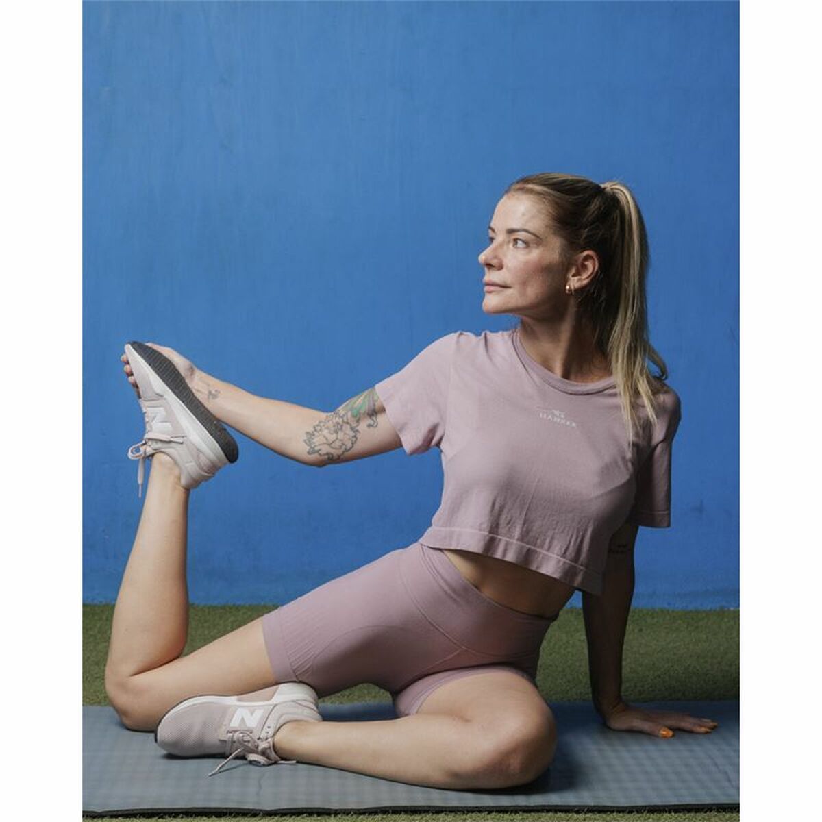 تي شيرت نسائي بأكمام قصيرة Hanker Bumo باللون البيج الفاتح