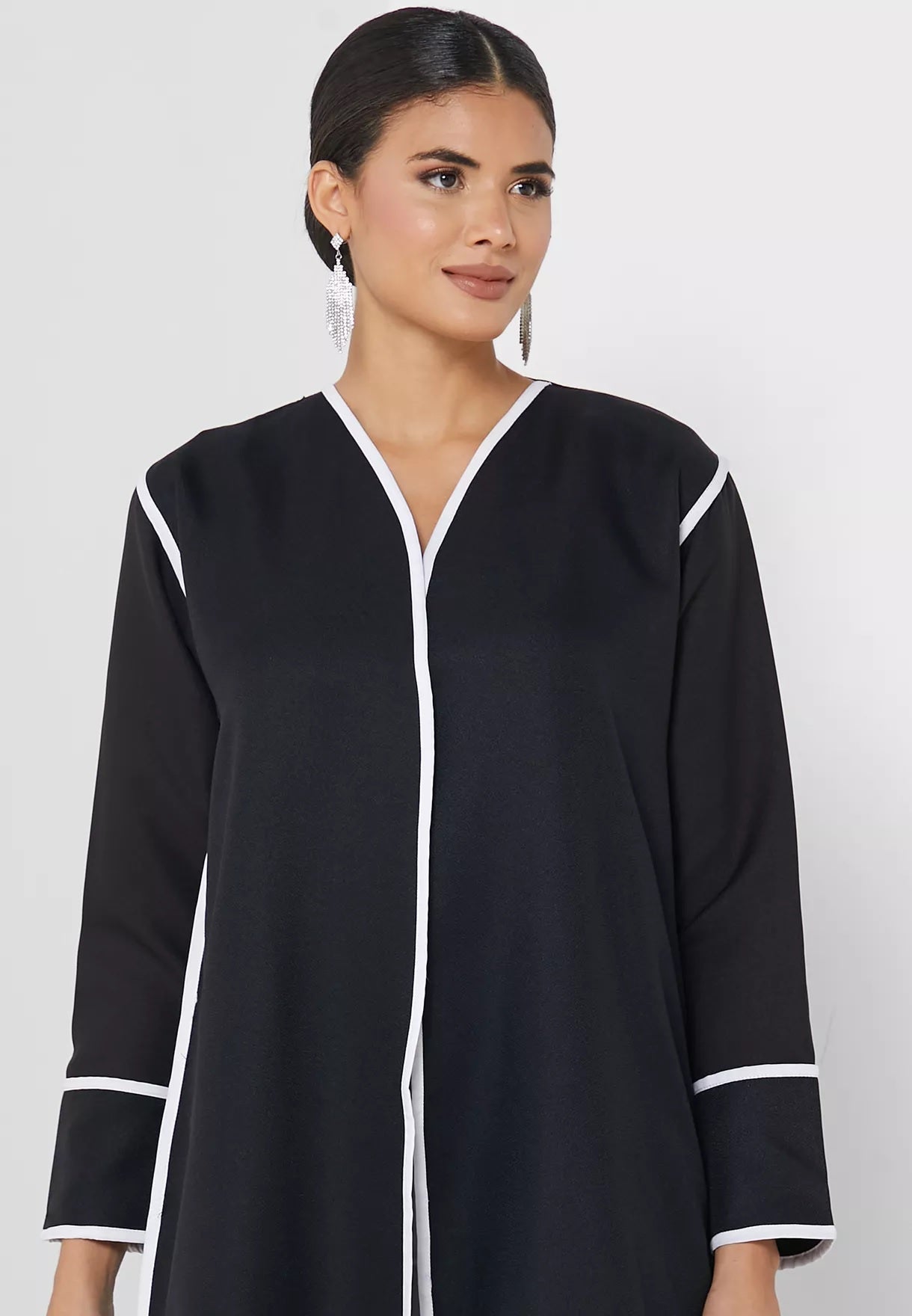 MOiSTREET Stripe Detail Black Abaya