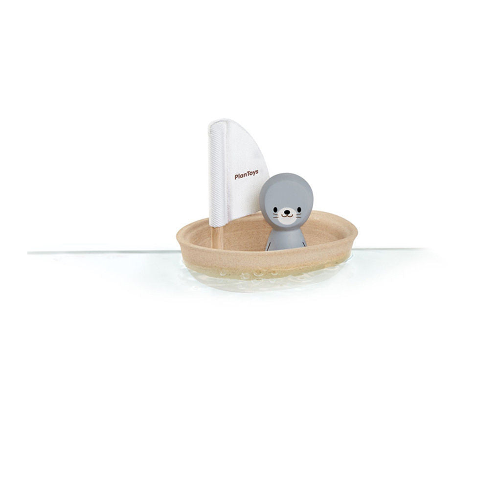 قارب شراعي من PlanToys — الفقمة | لعبة حمام خشبية