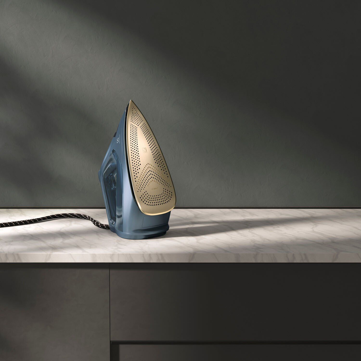 Electrolux Renew 800 Steam Iron 2500W, Metallic Blue, E8SI1-82BM