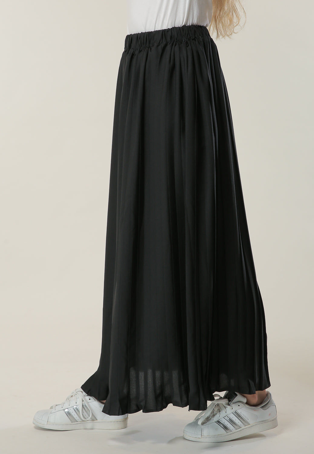 MOiSTREET Long Pleated Black Skirt