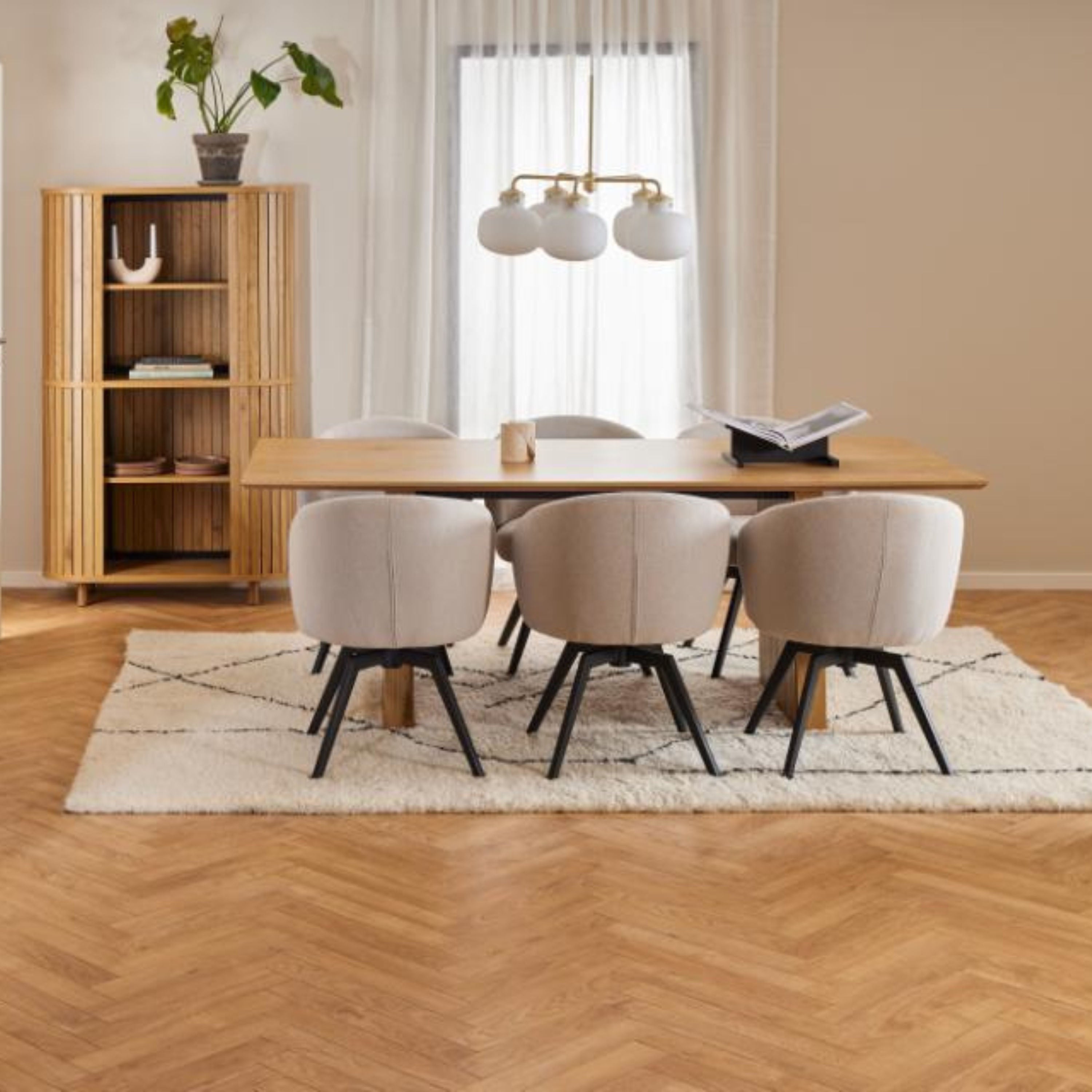 طاولة طعام مستطيلة من كوليما