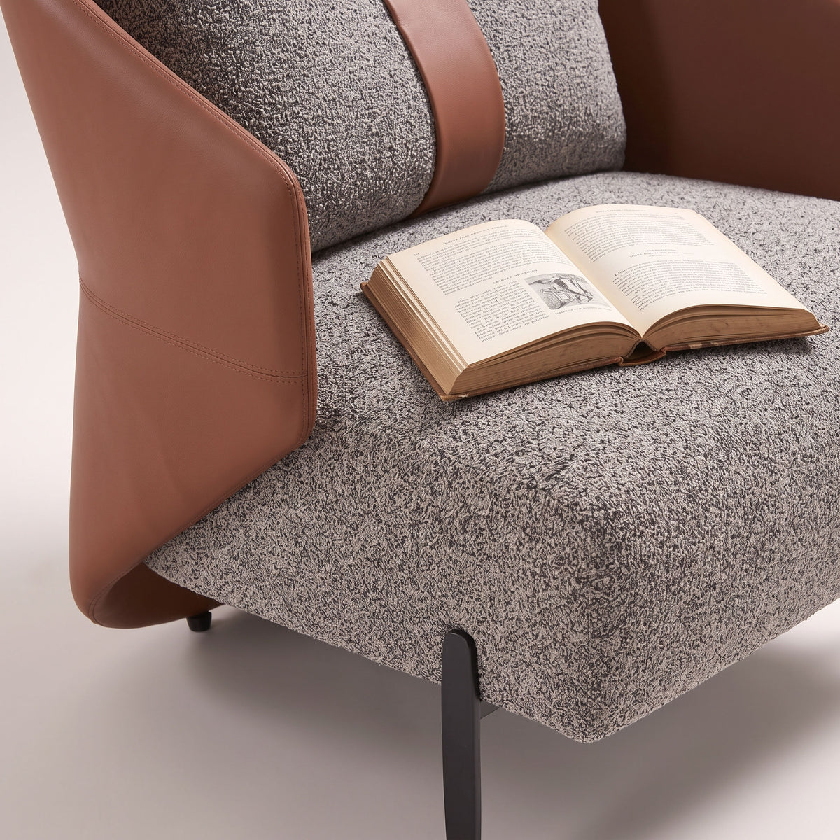 Two-Tone Lounge Chair #EC-380