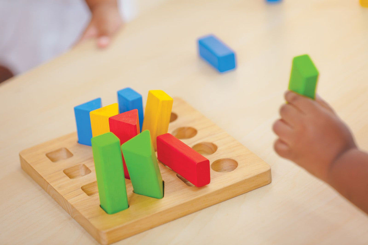 PlanToys Geometric Peg Board