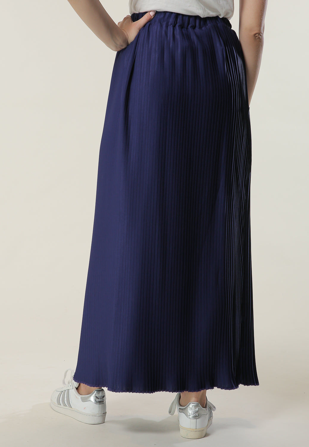 MOiSTREET Navy Pleated Skirt