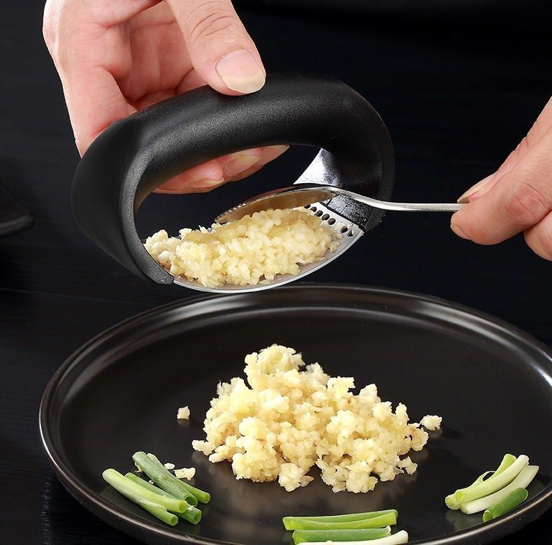 Stainless Steel Garlic Press Crusher Handheld Grinder Tool Squeezer Masher Food Chopper