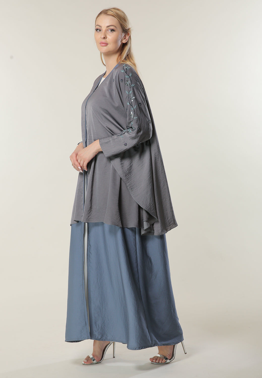 MOiSTREET  Colorblock Layered Abaya with Handwork
