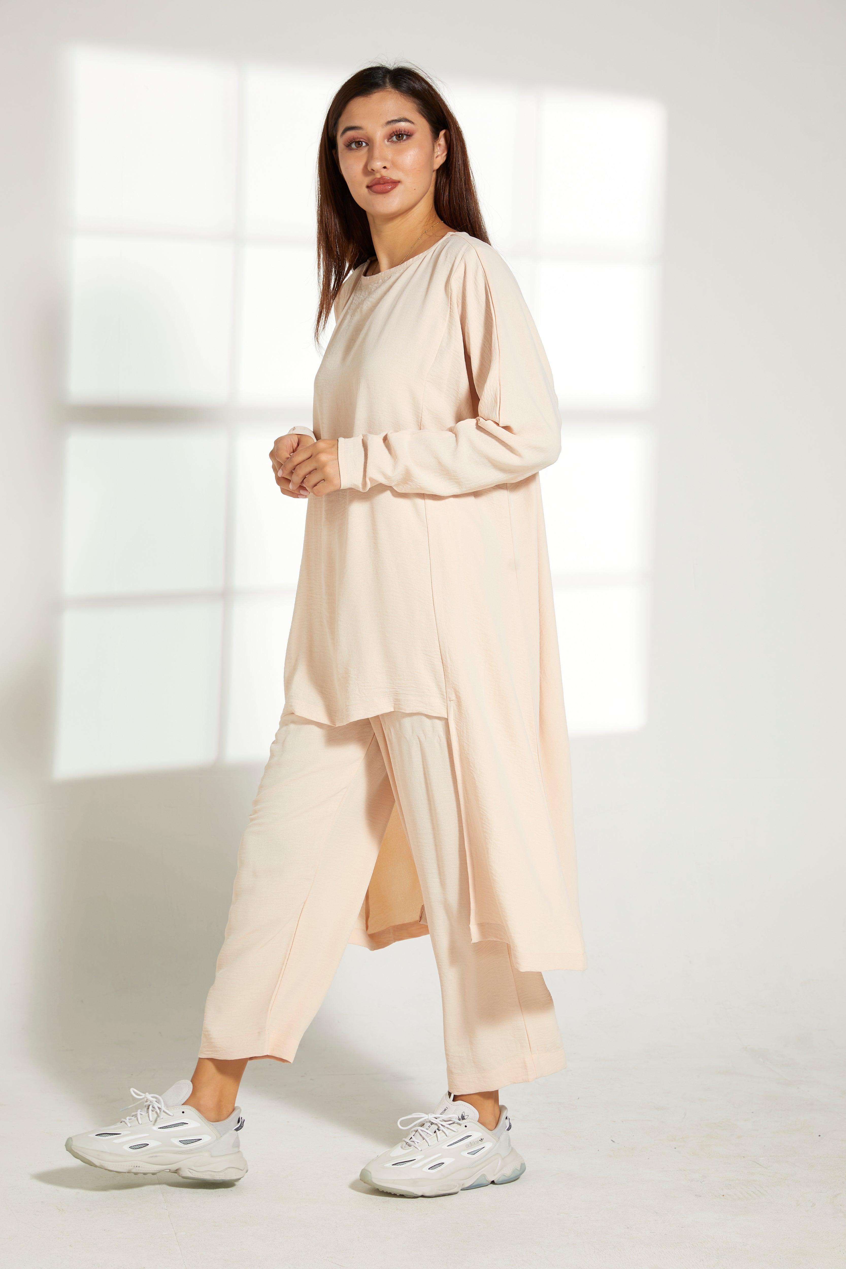 MOiSTREET Crème CEY Fabric Top And Pants Set
