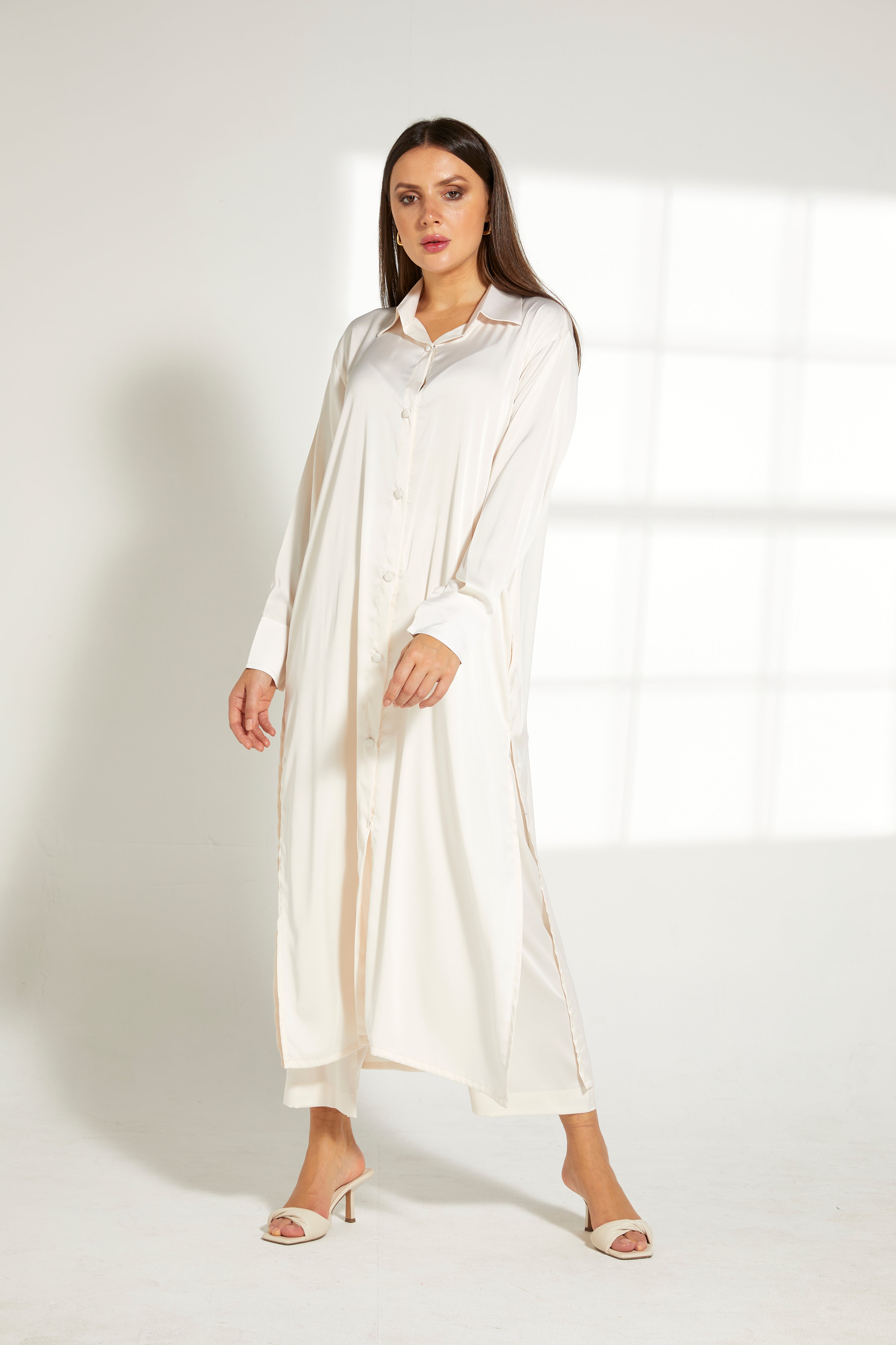 MOiSTREET Off White Silk Fabric Top and Pants Set