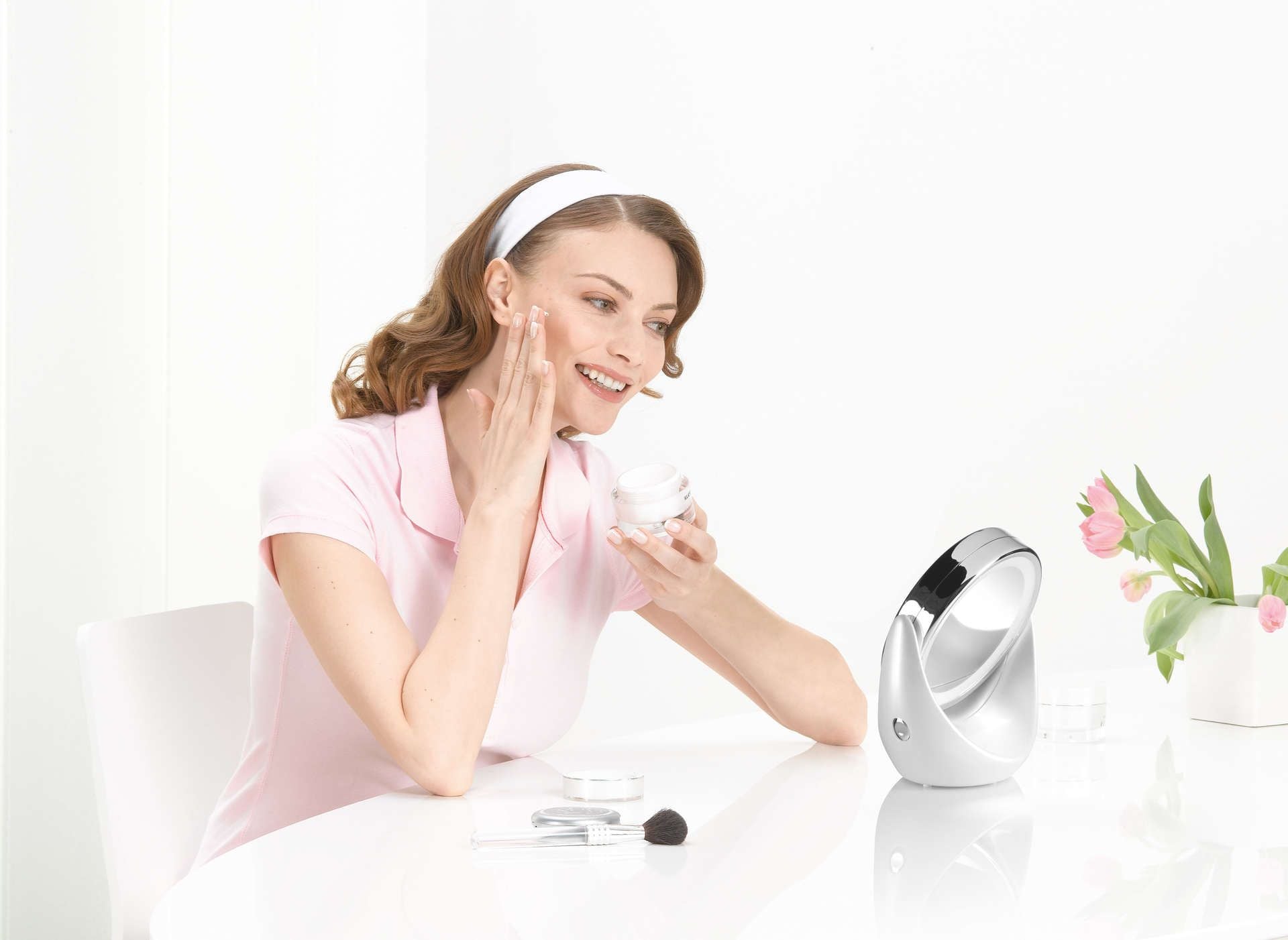 Beurer BS 49 illuminated cosmetics mirror