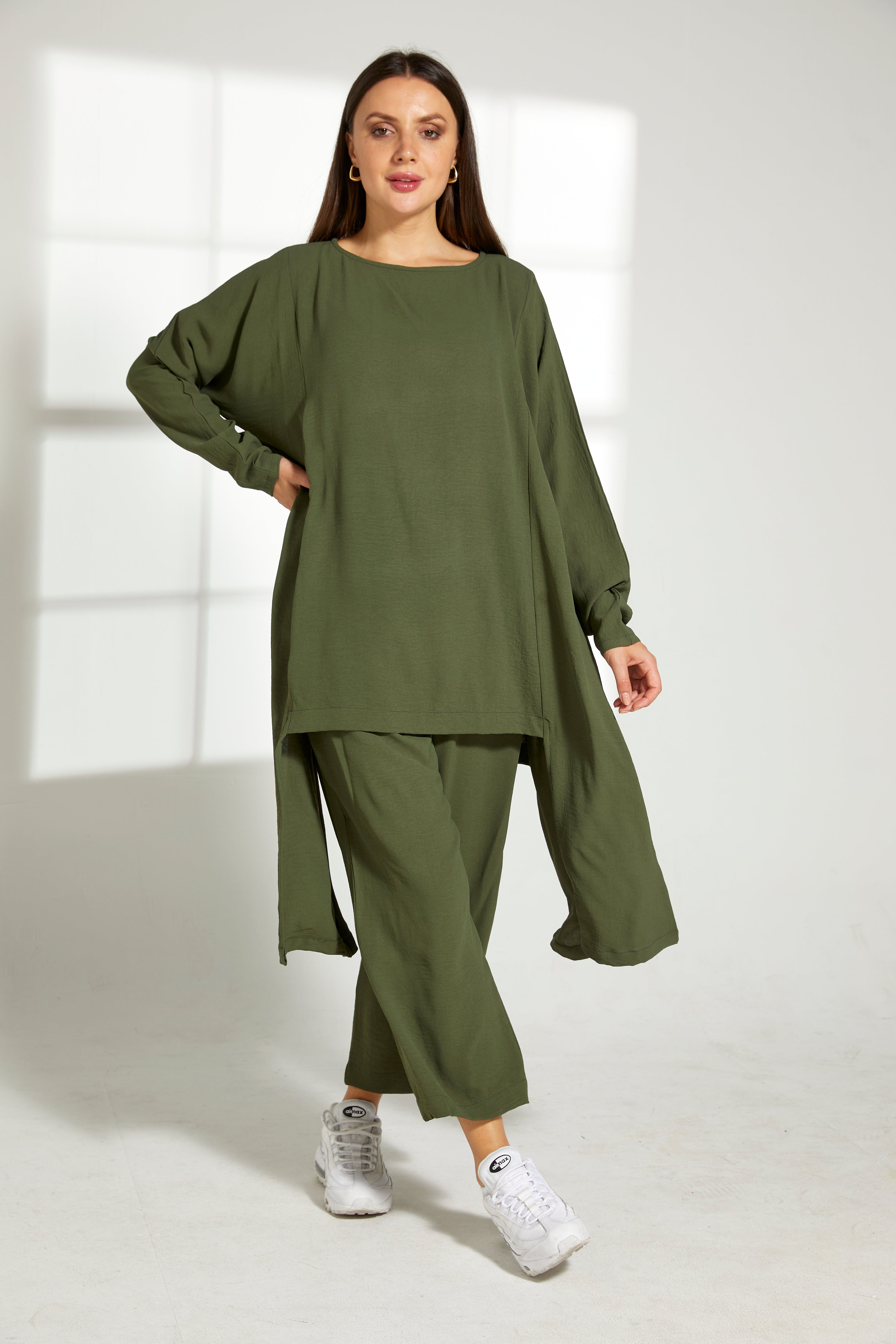 MOiSTREET Green CEY Fabric Top And Pants Set