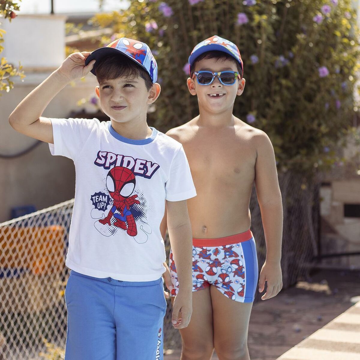 زي سباحة للأطفال على شكل سبايدرمان باللون الأزرق