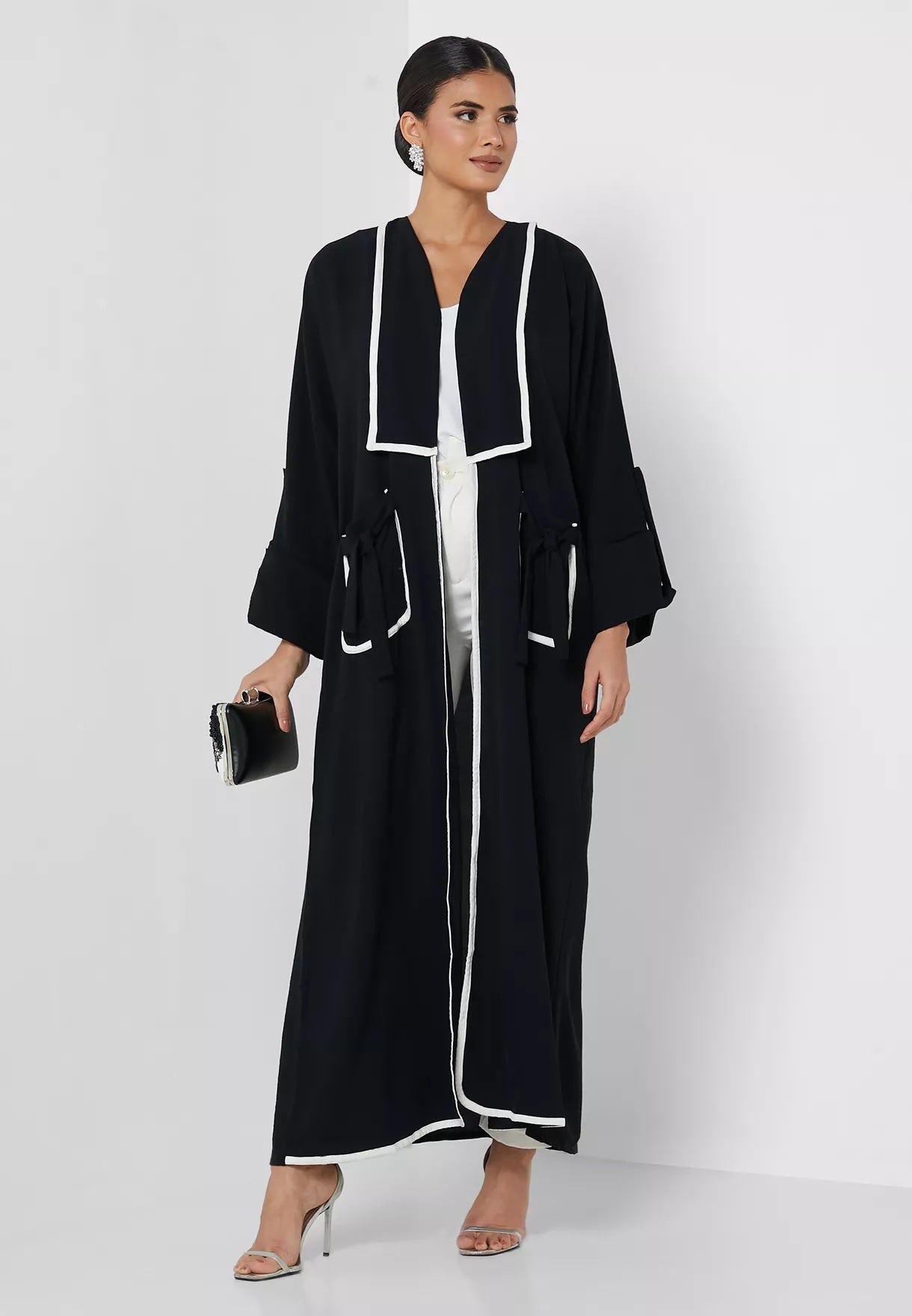 MOiSTREET Black Pocket Detail Abaya