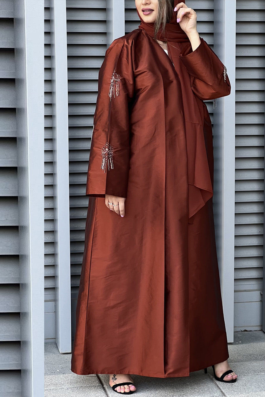 MOiSTREET Taffeta Embroidered Abaya