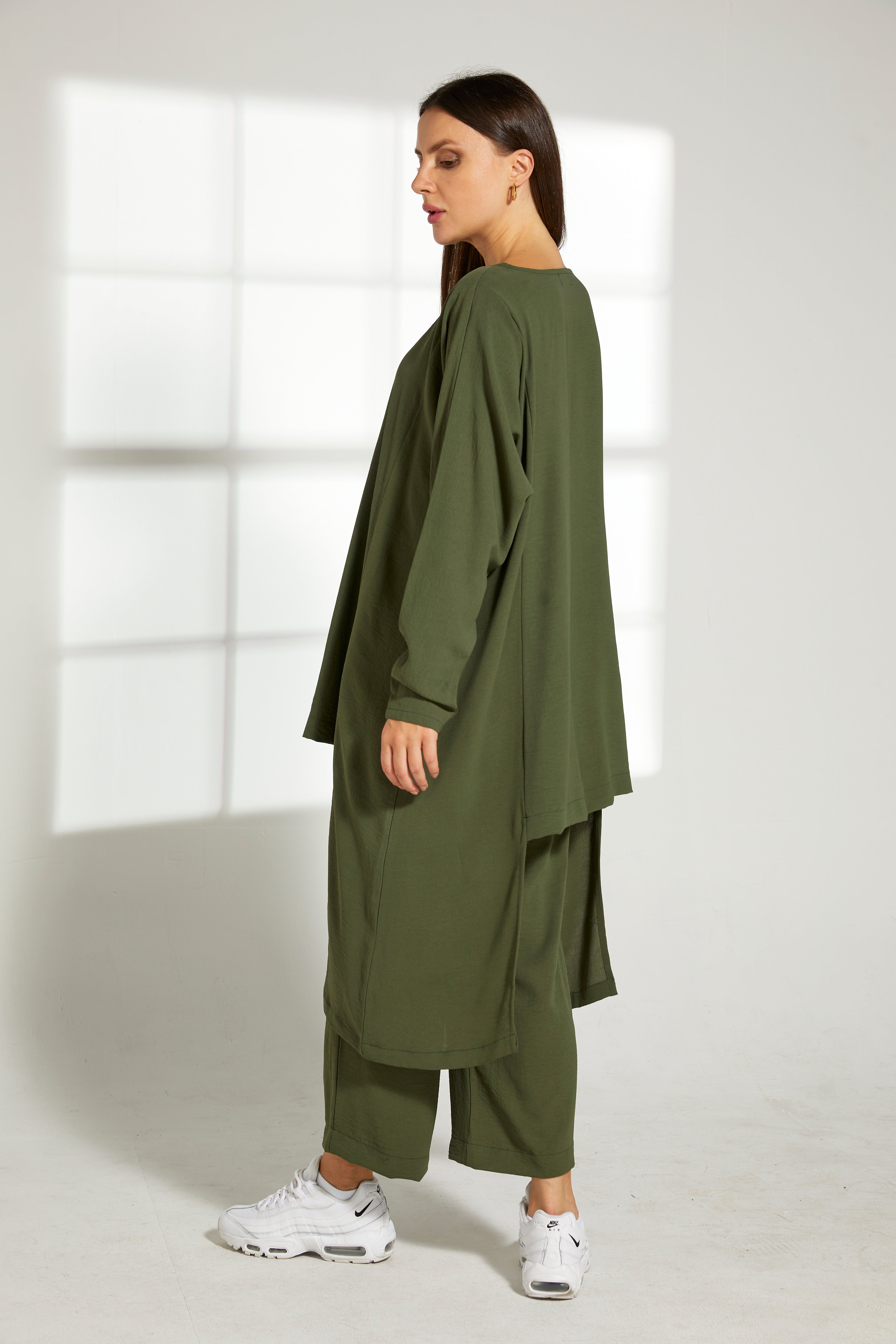 MOiSTREET Green CEY Fabric Top And Pants Set