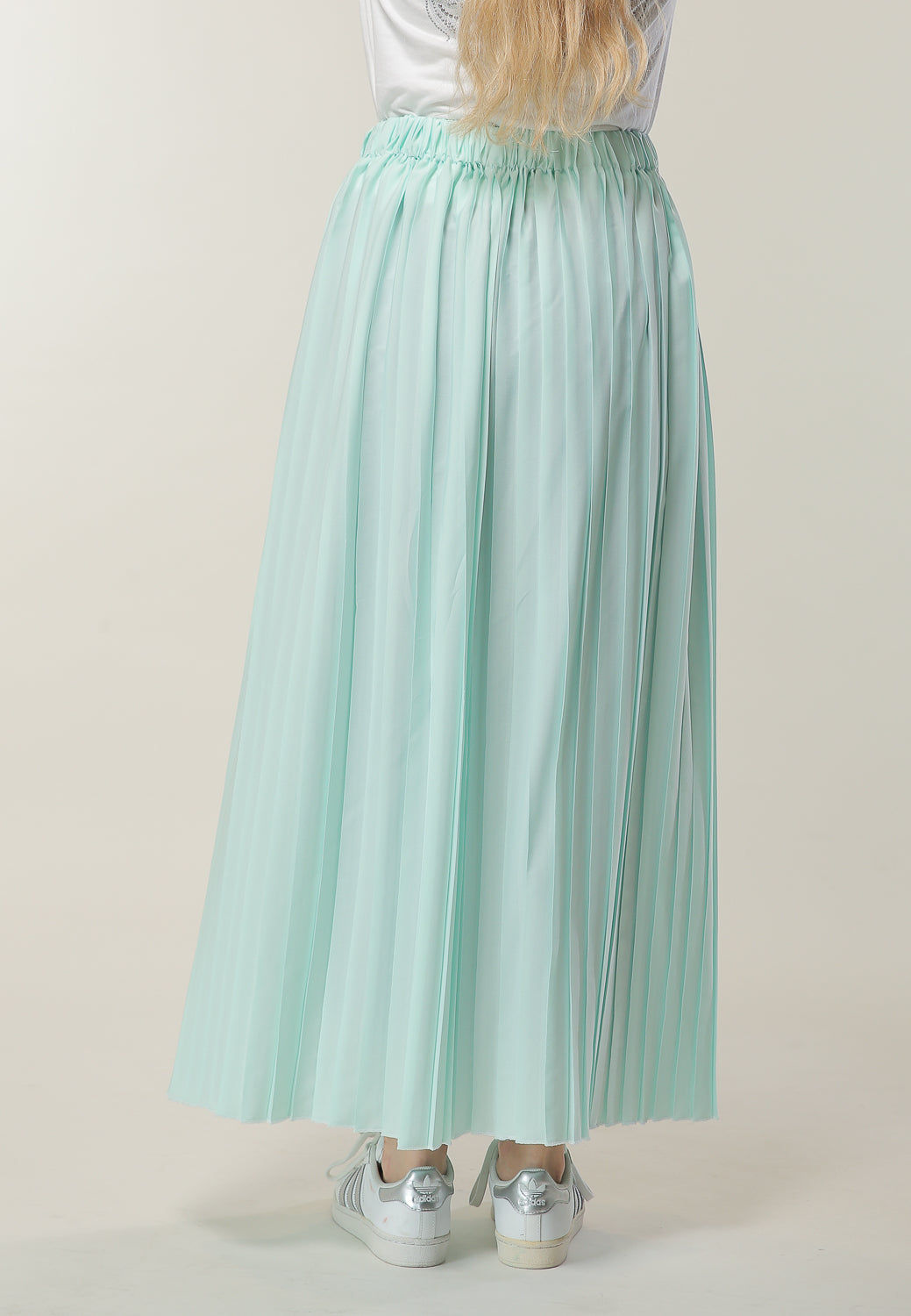 MOiSTREET Comfort Fit Pleated Skirt