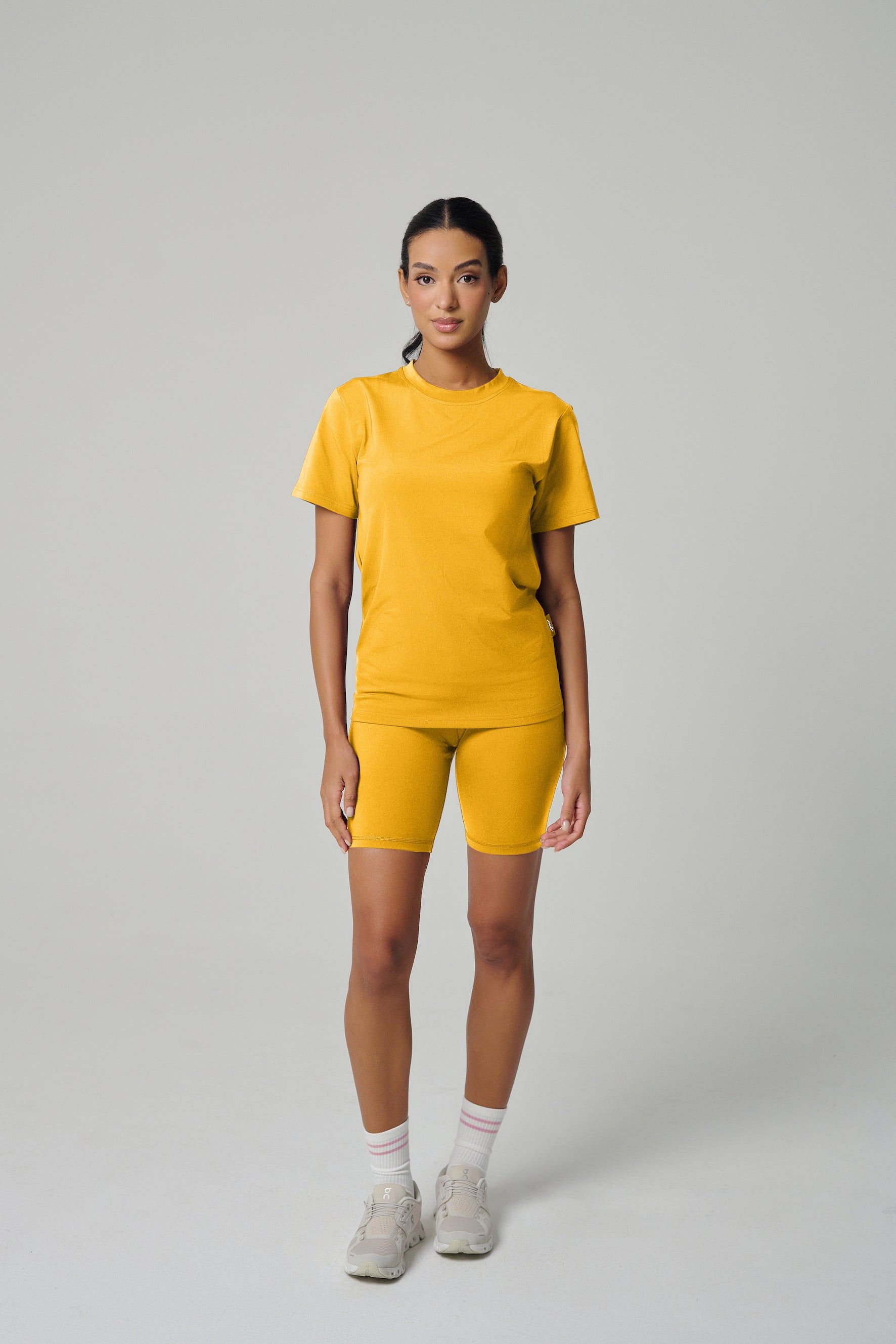 شورتات الدراجات النسائية الكلاسيكية من MULU - أصفر