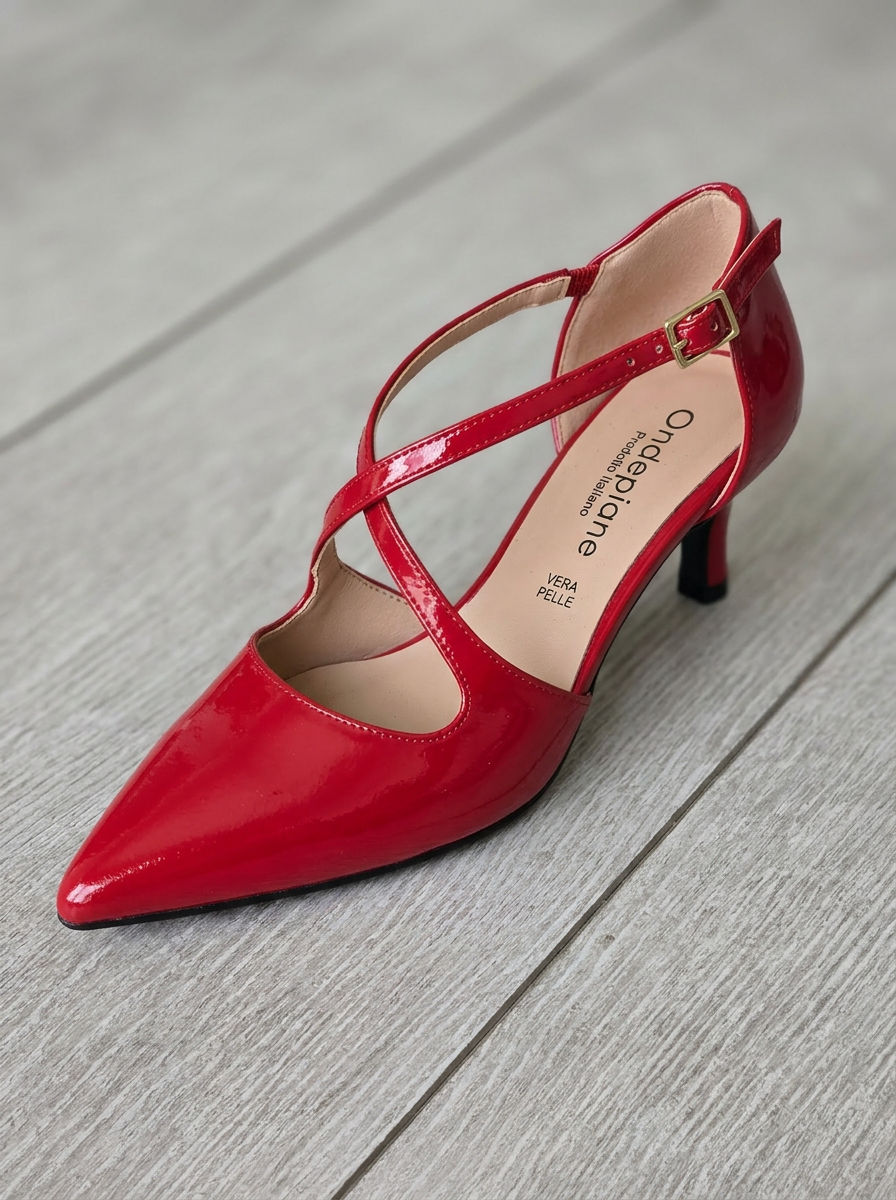 KOAN Onde Piane Red Gloss Cross-Strap Pump